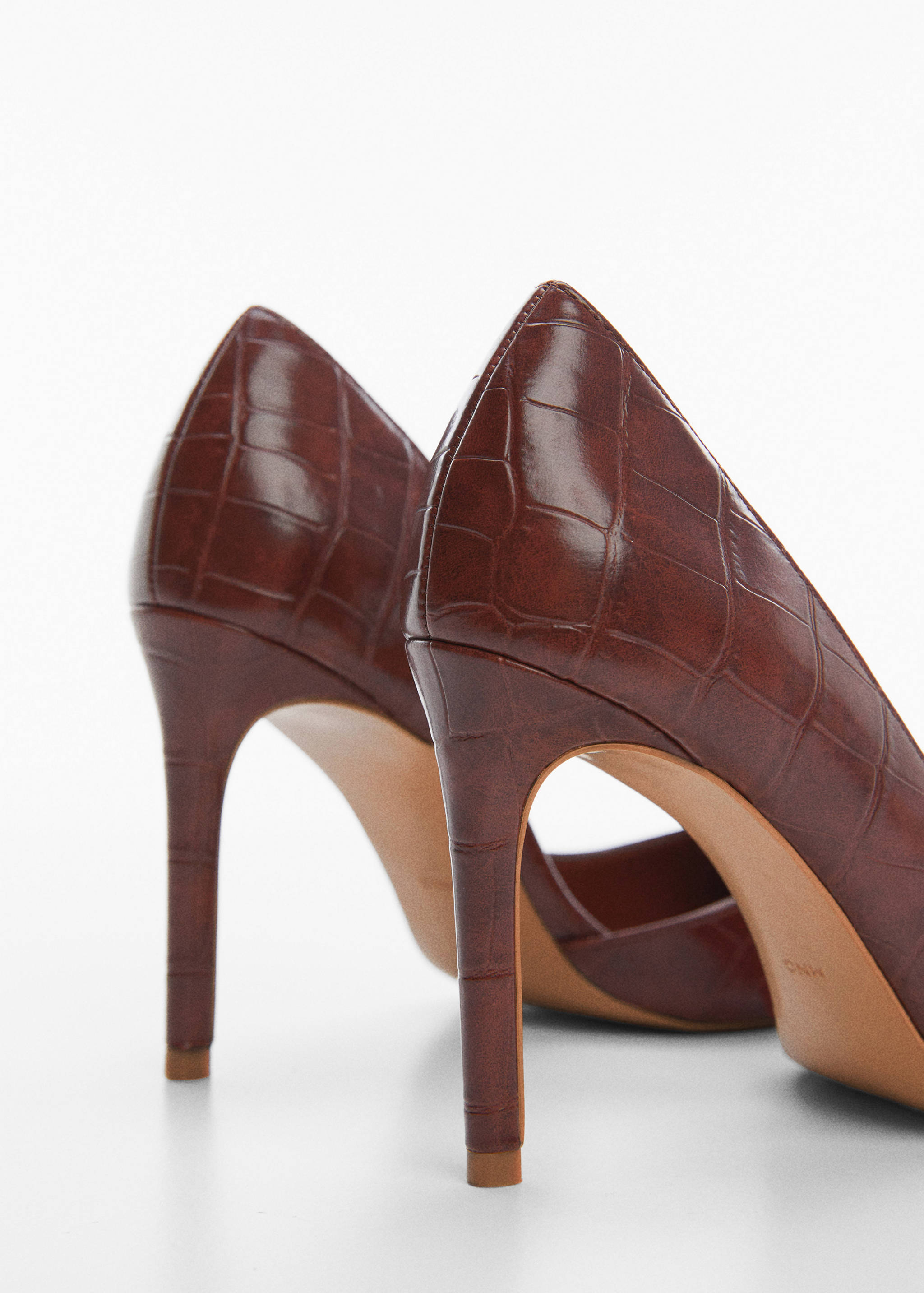 Asymmetrical heeled shoes - Details of the article 1