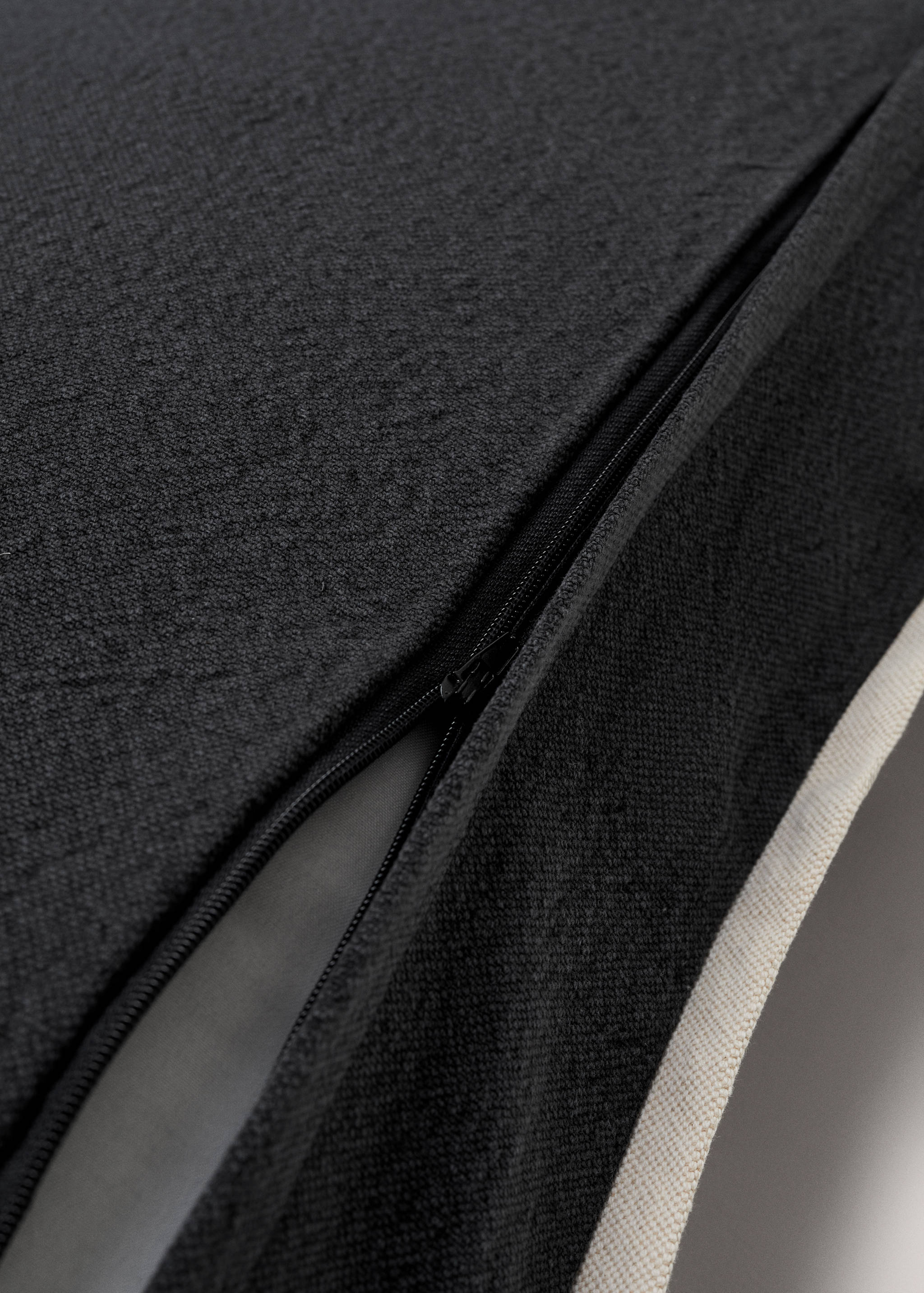 Cotton and linen blend cushion cover 40x60cm - Details of the article 3