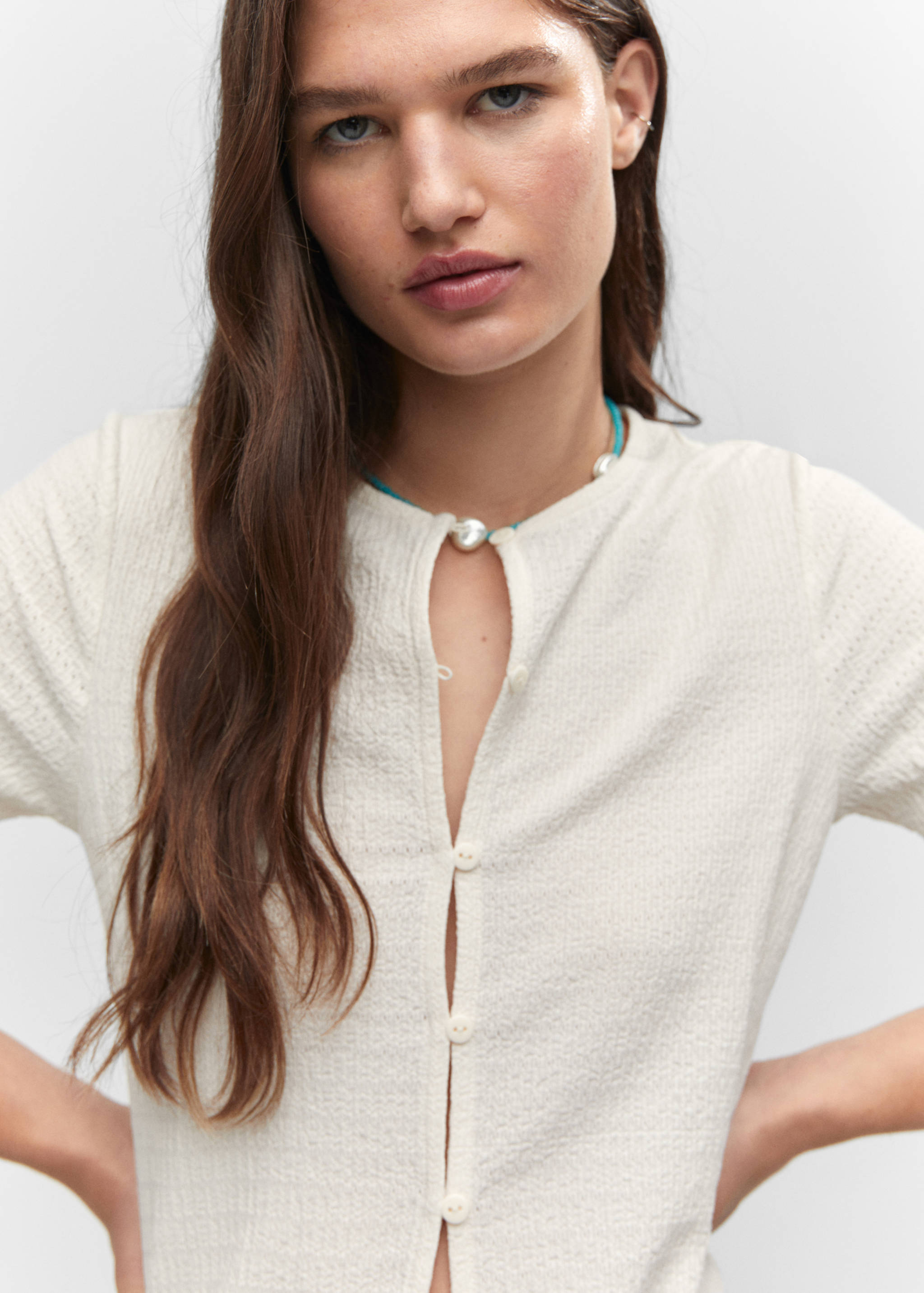 Buttoned texture T-shirt - Details of the article 1