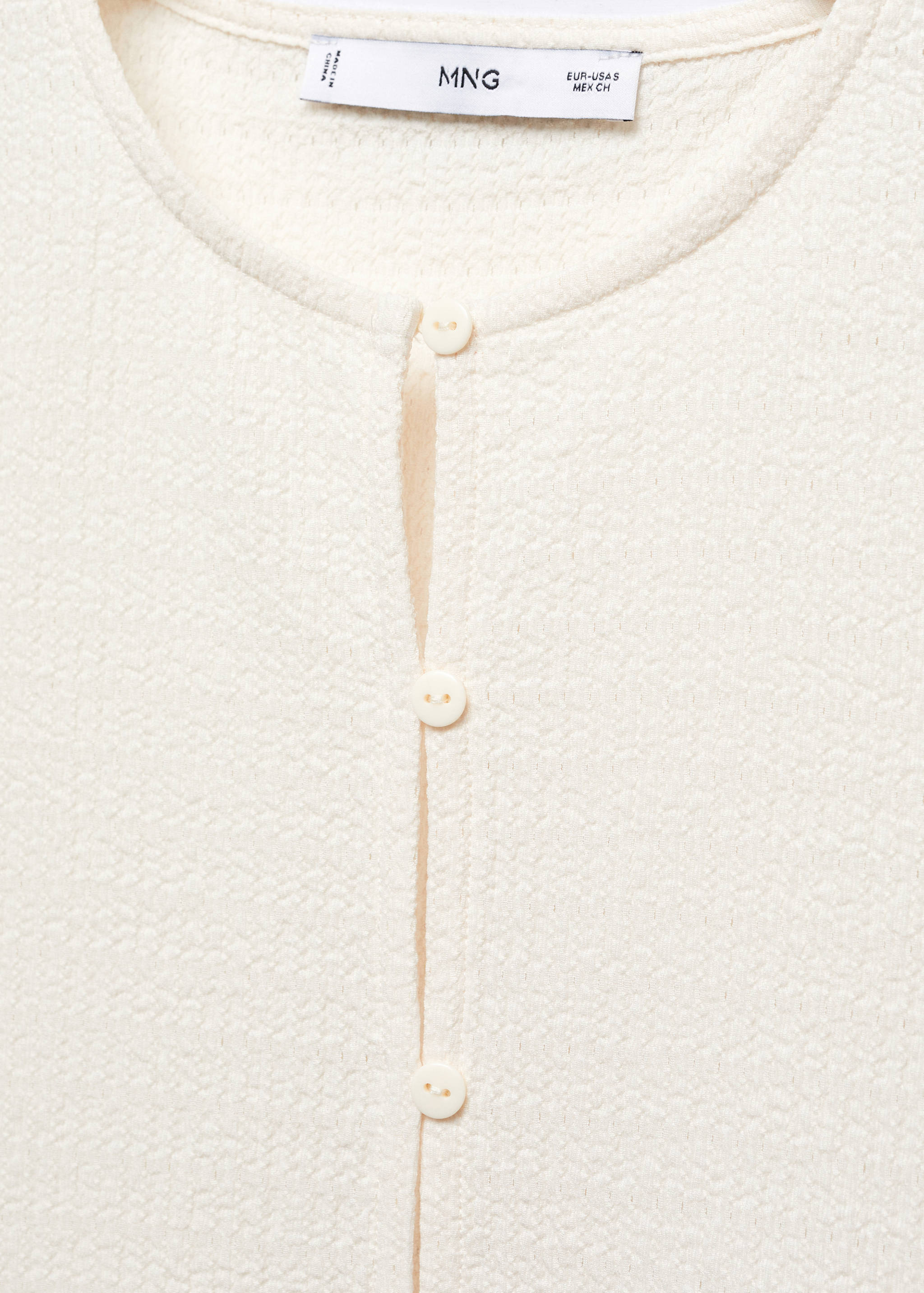 Buttoned texture T-shirt - Details of the article 8