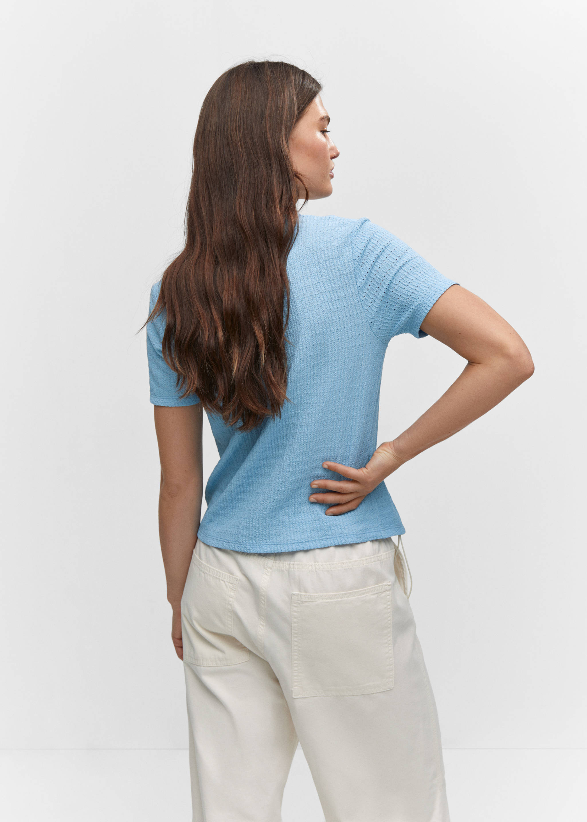 Buttoned texture T-shirt - Reverse of the article