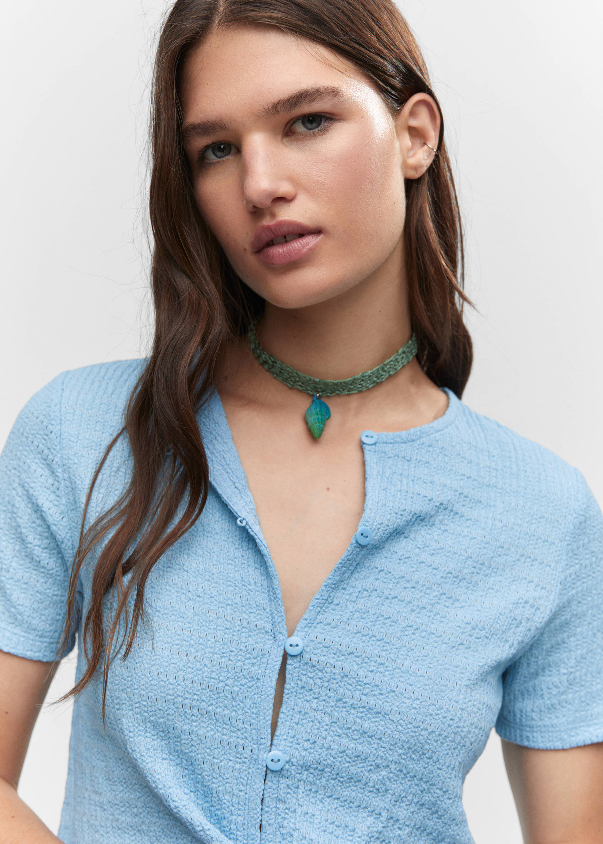 Buttoned texture T-shirt - Details of the article 1