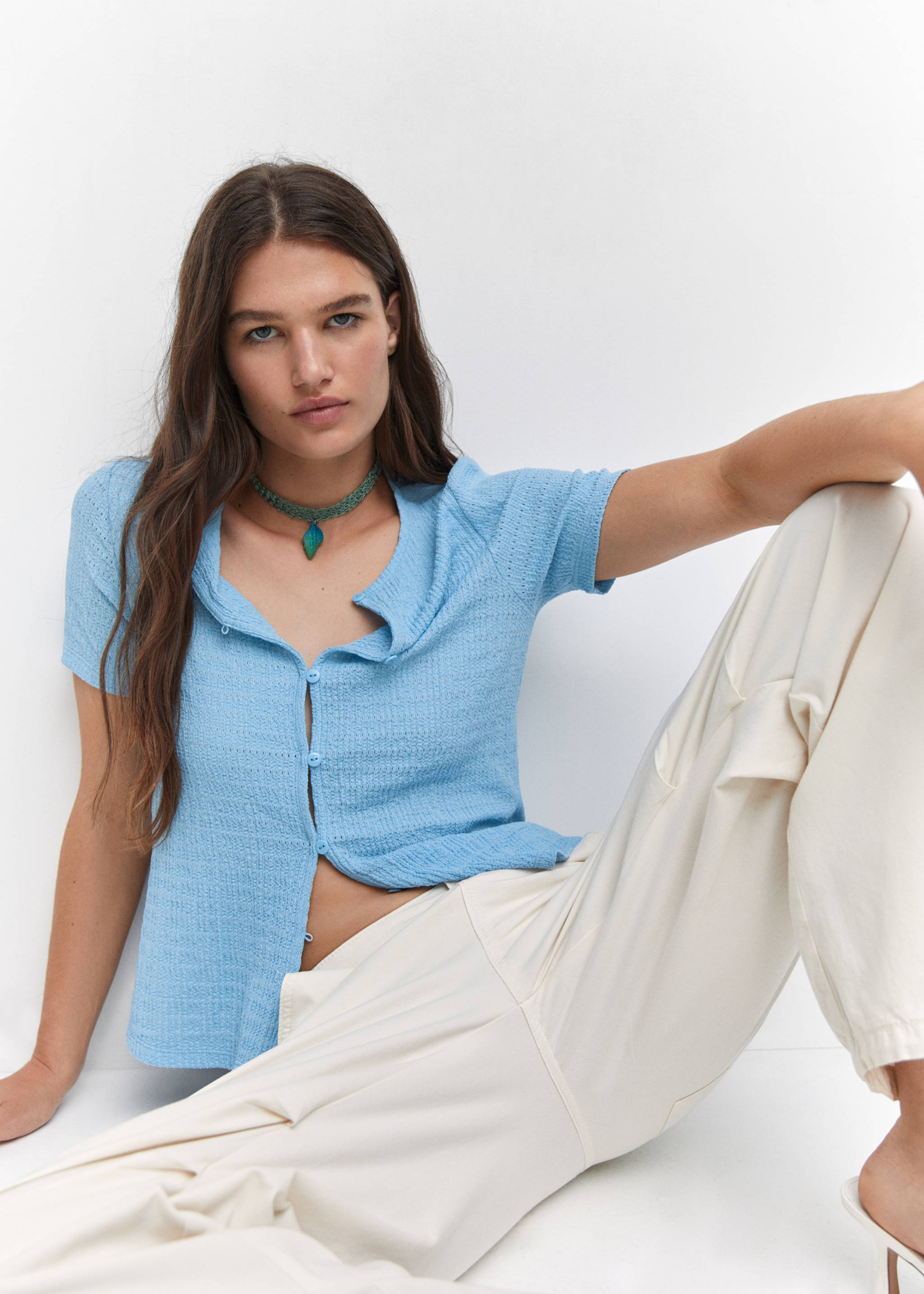 Buttoned texture T-shirt - Details of the article 2