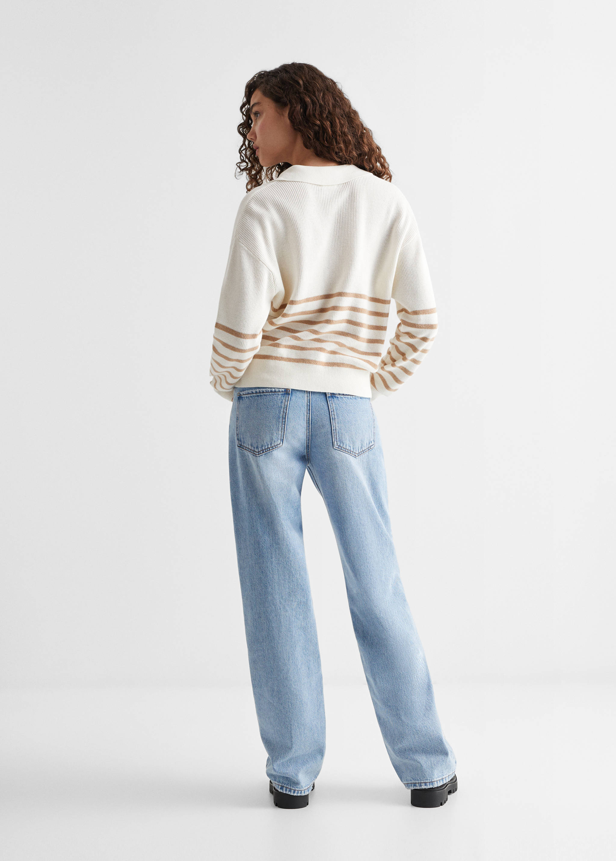 V-neck sweater - Reverse of the article
