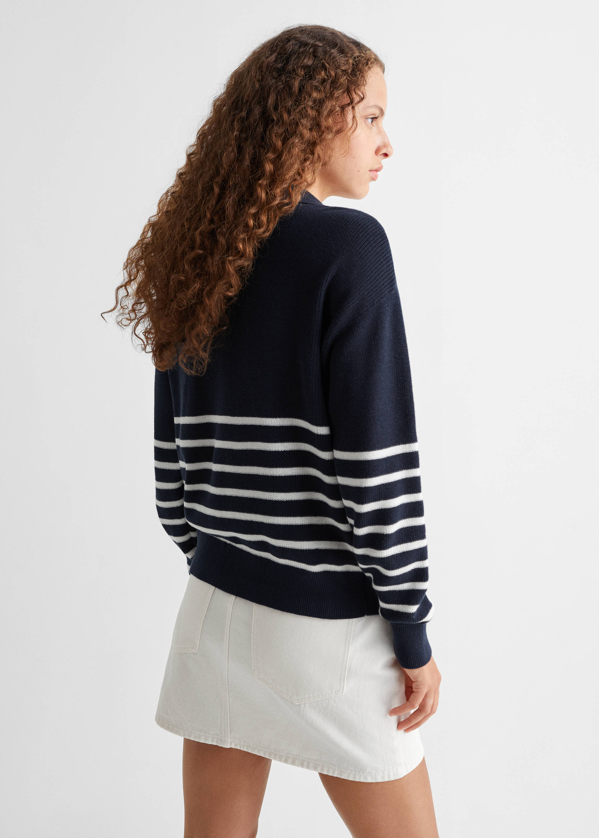 V-neck sweater - Reverse of the article