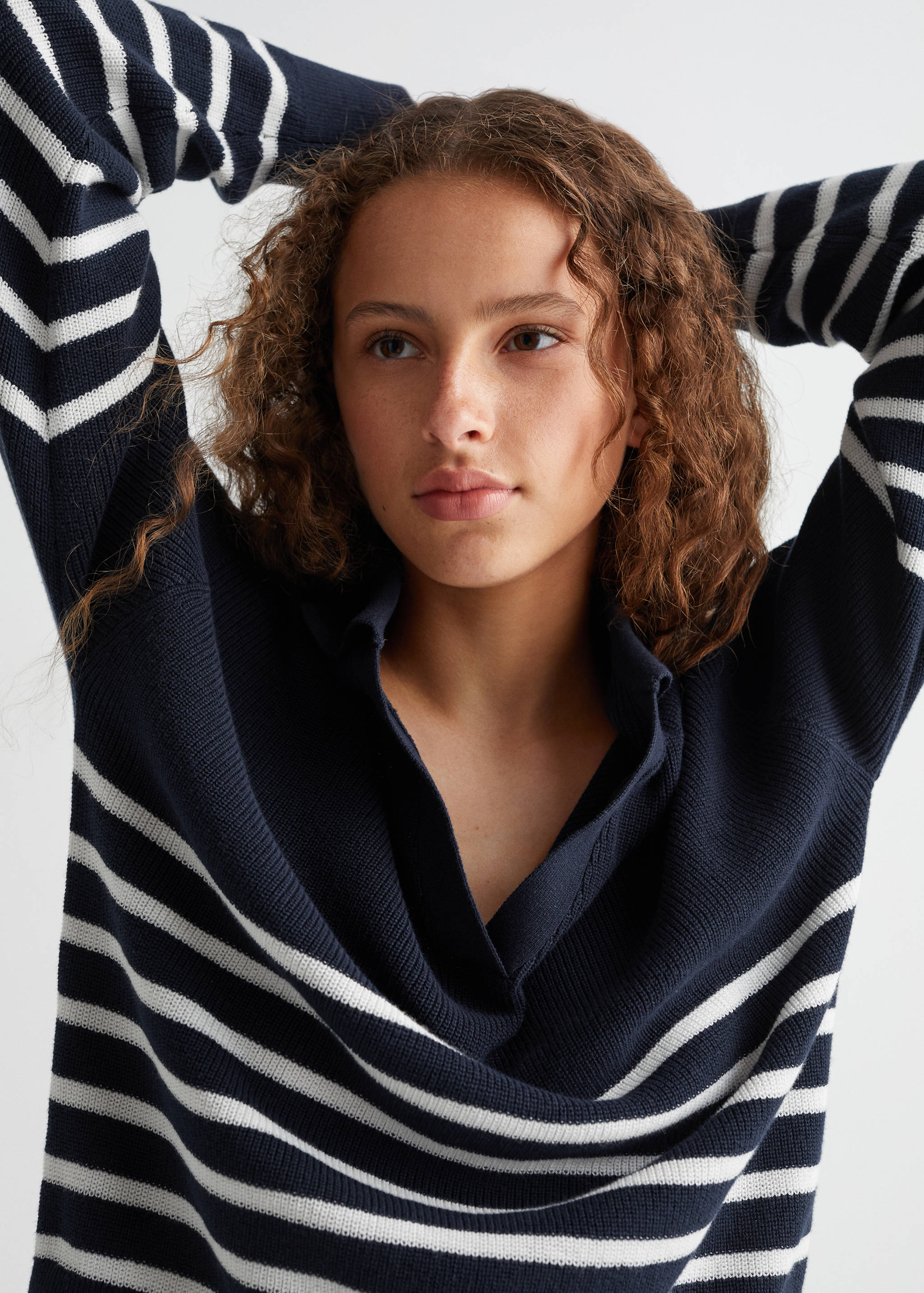 V-neck sweater - Details of the article 1