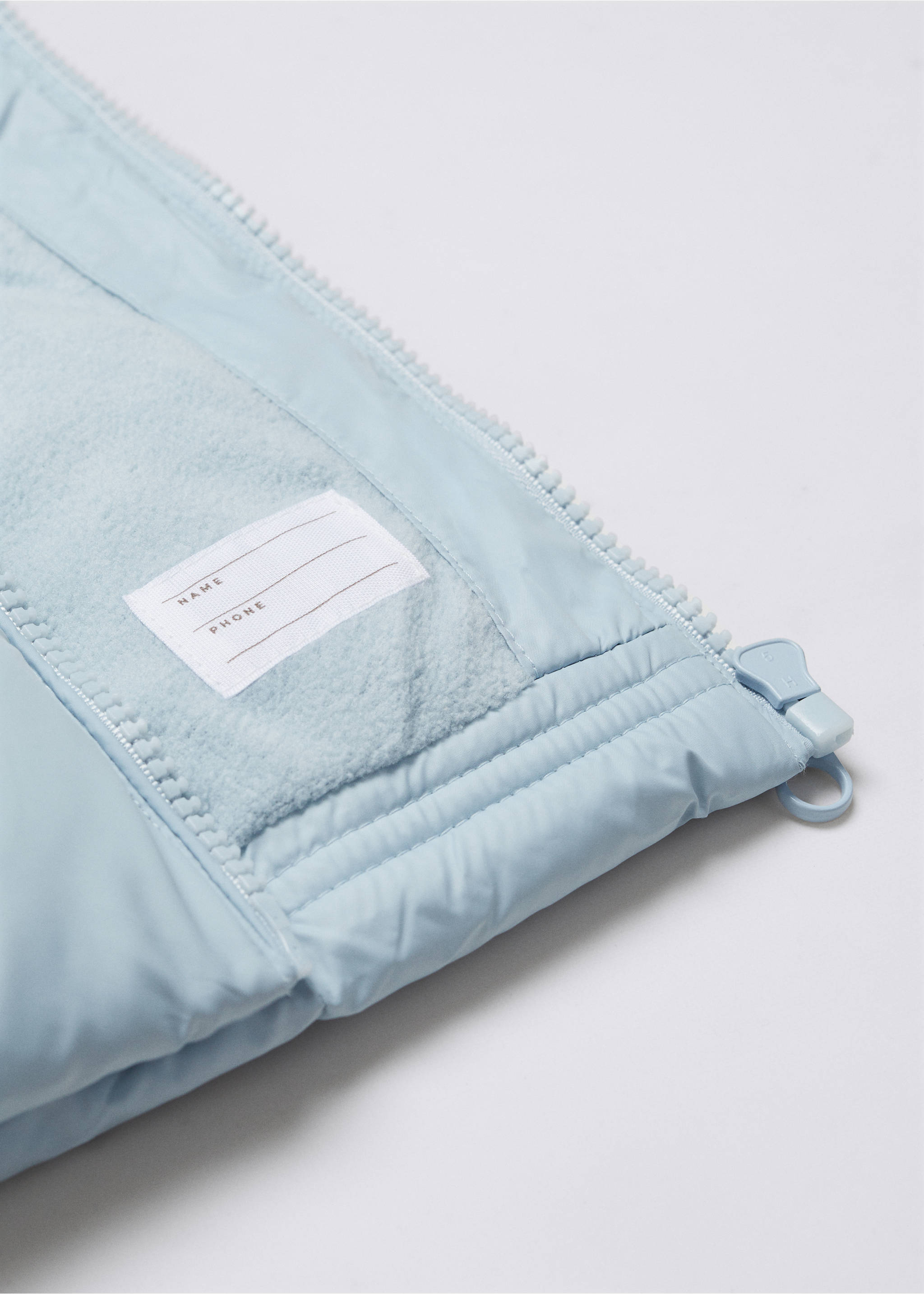 Gepolsterter Anorak mit Kapuze - Detail des Artikels 8, Himmelblau. Ref: 57013653-00.