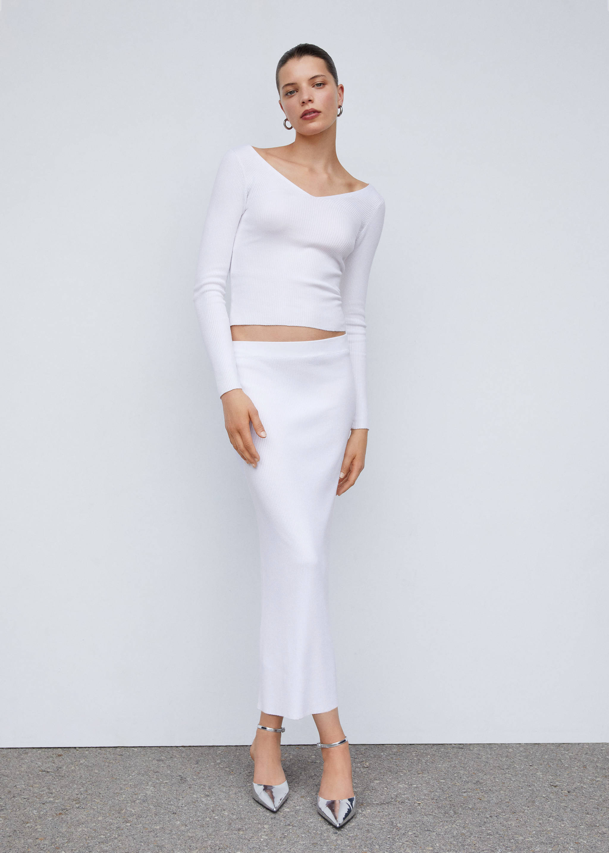 Rückenfreier Pullover mit Rippmuster - Allgemeine Ansicht