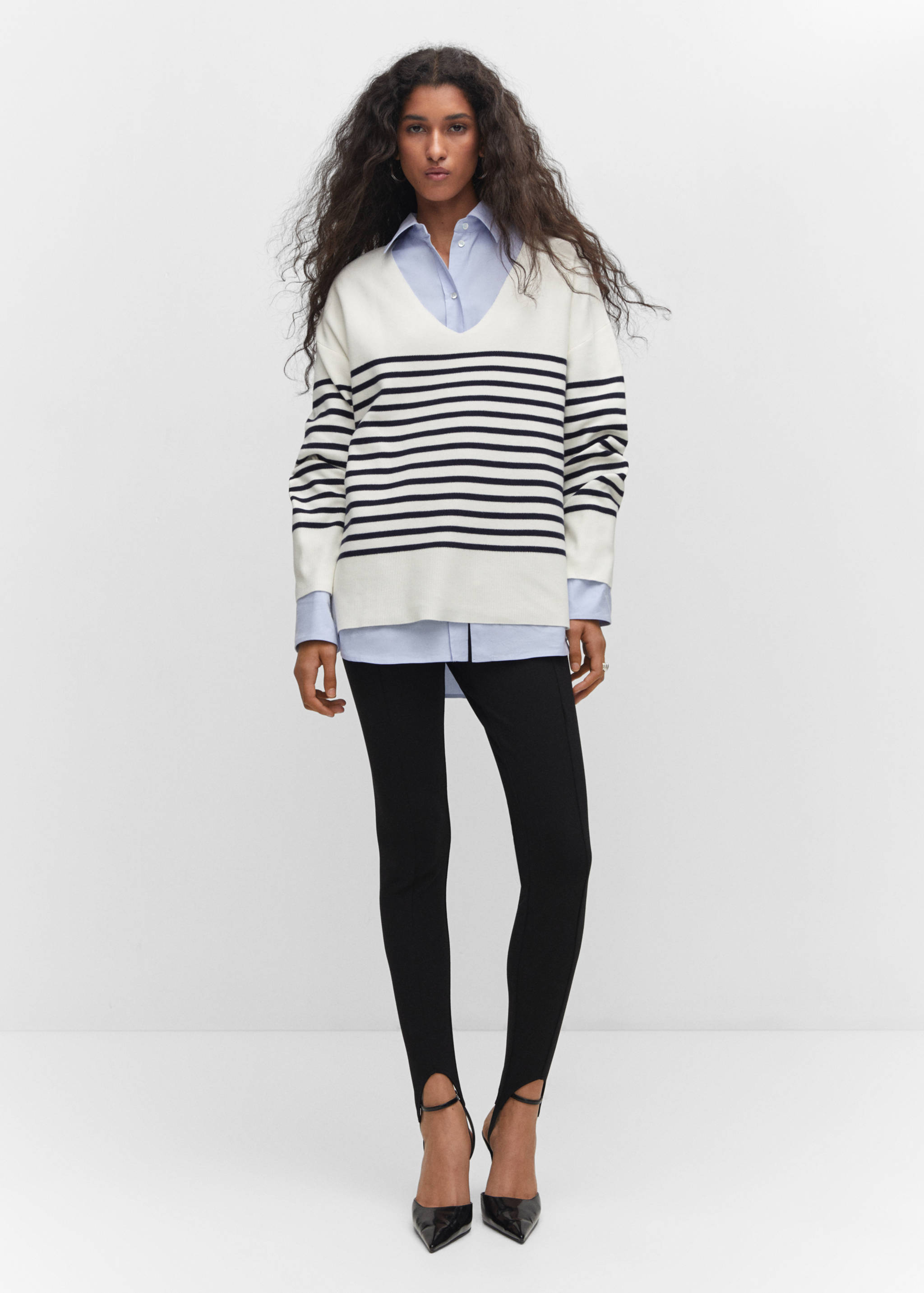 Oversized V-neck sweater - General plane