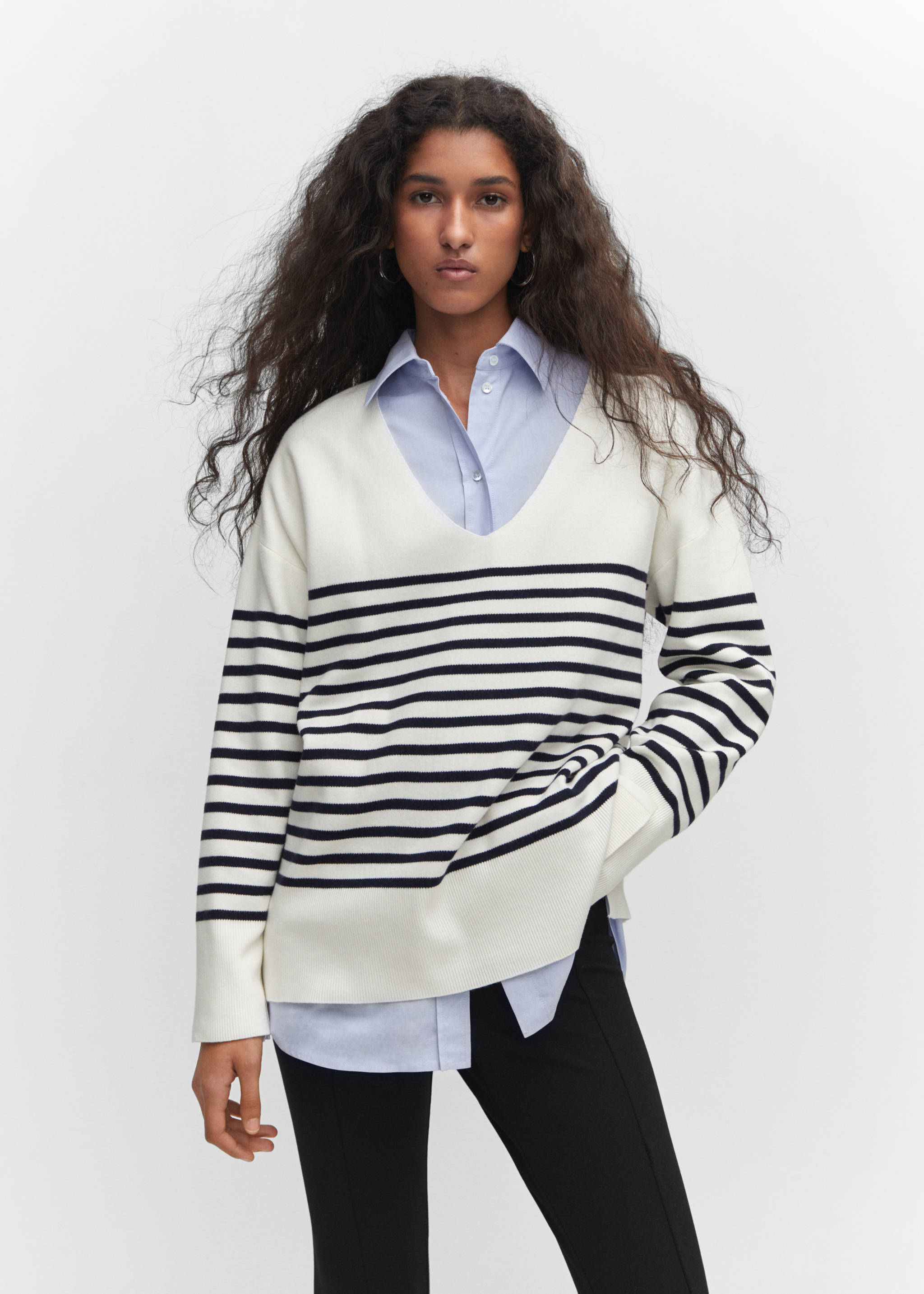 Oversized V-neck sweater - Medium plane