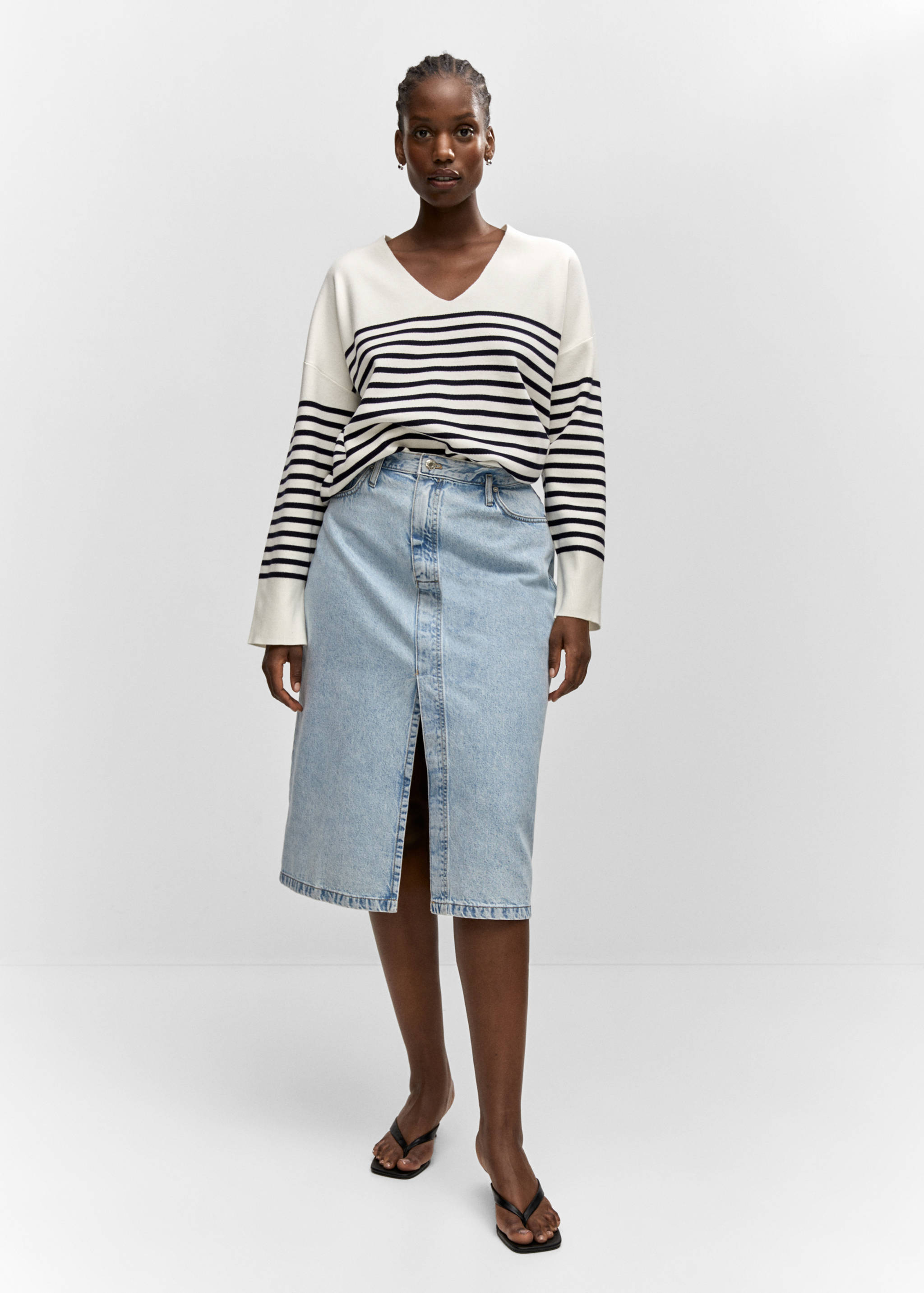 Oversized V-neck sweater - Details of the article 6