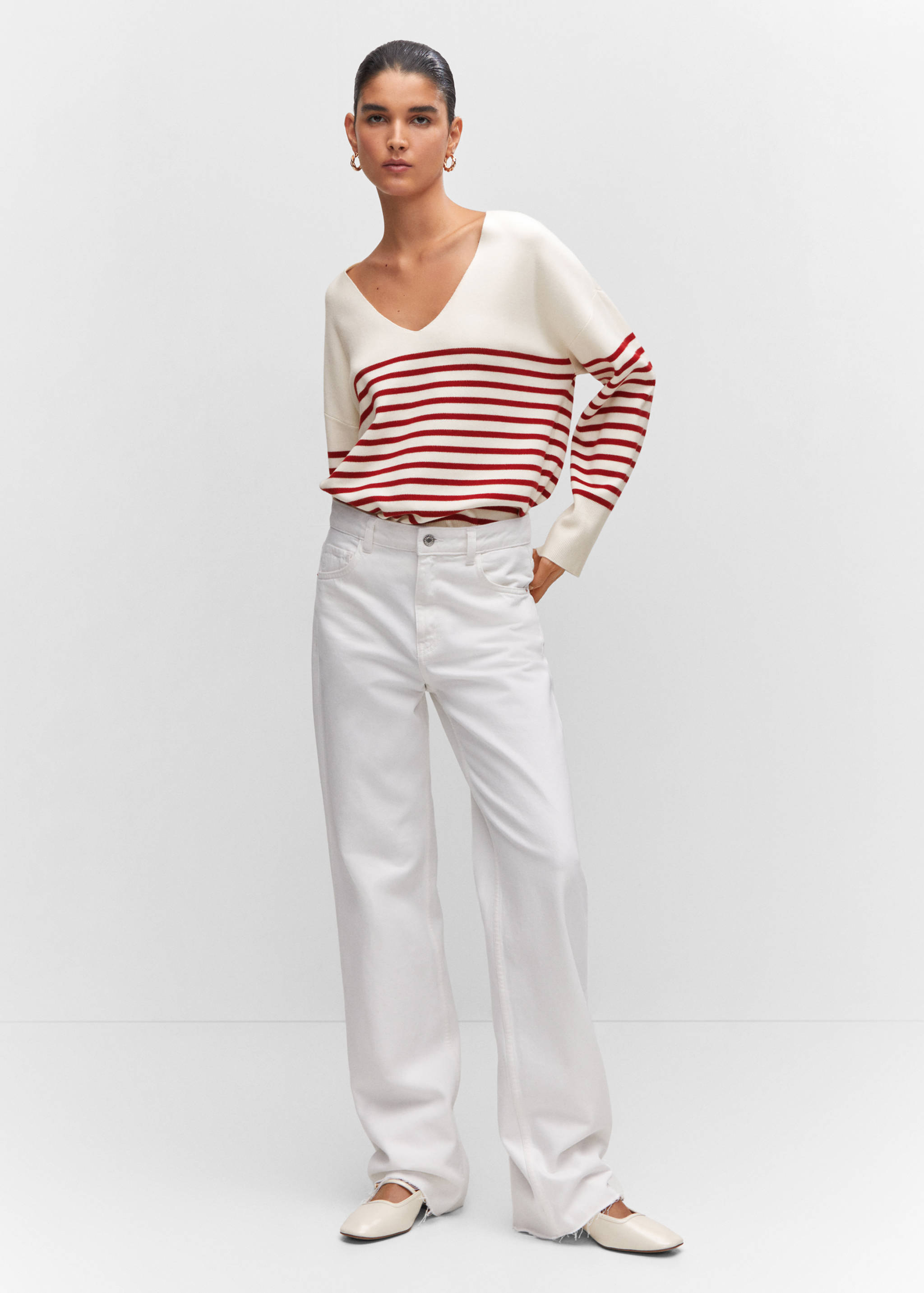 Oversized V-neck sweater - General plane