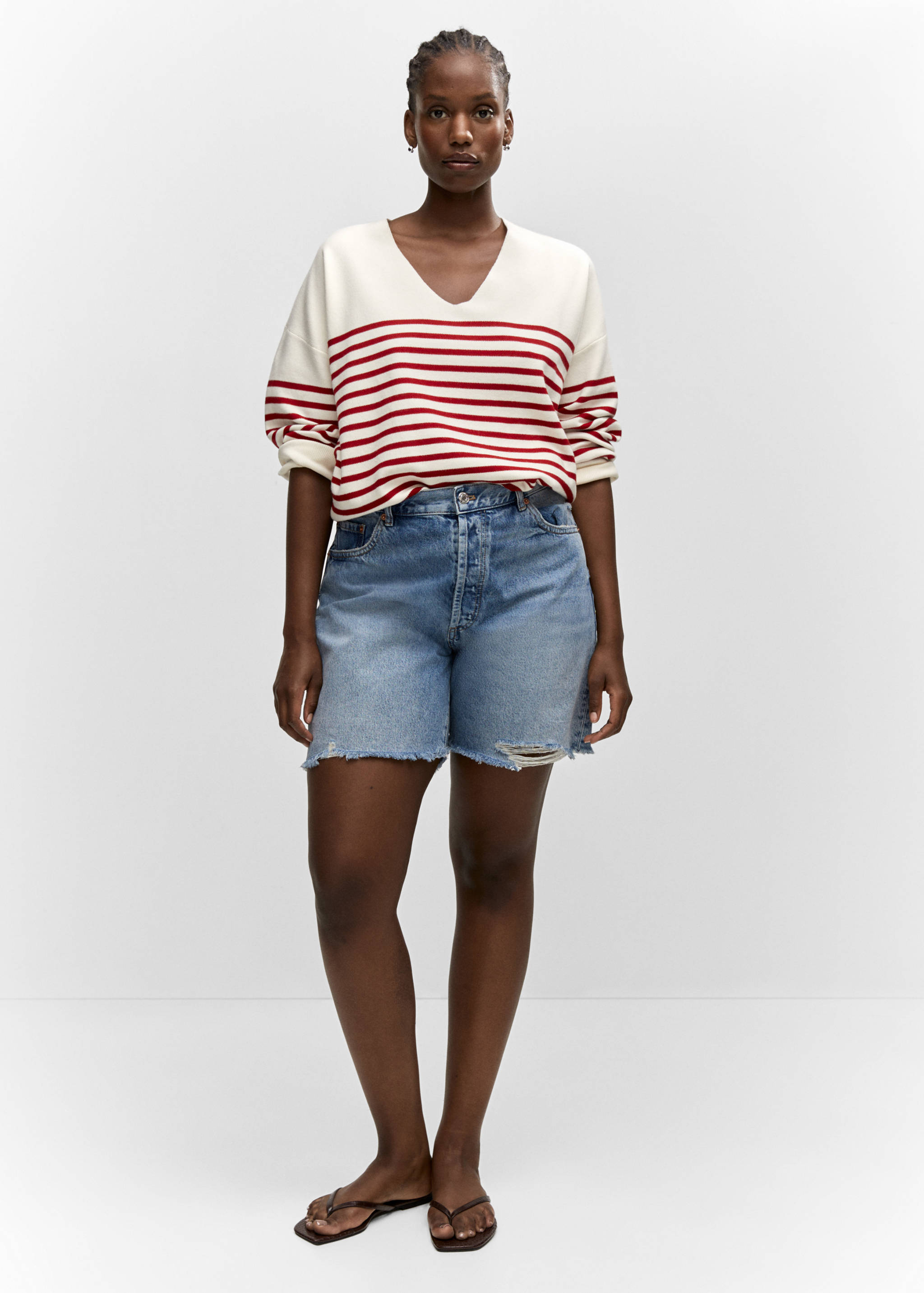 Oversized V-neck sweater - Details of the article 3