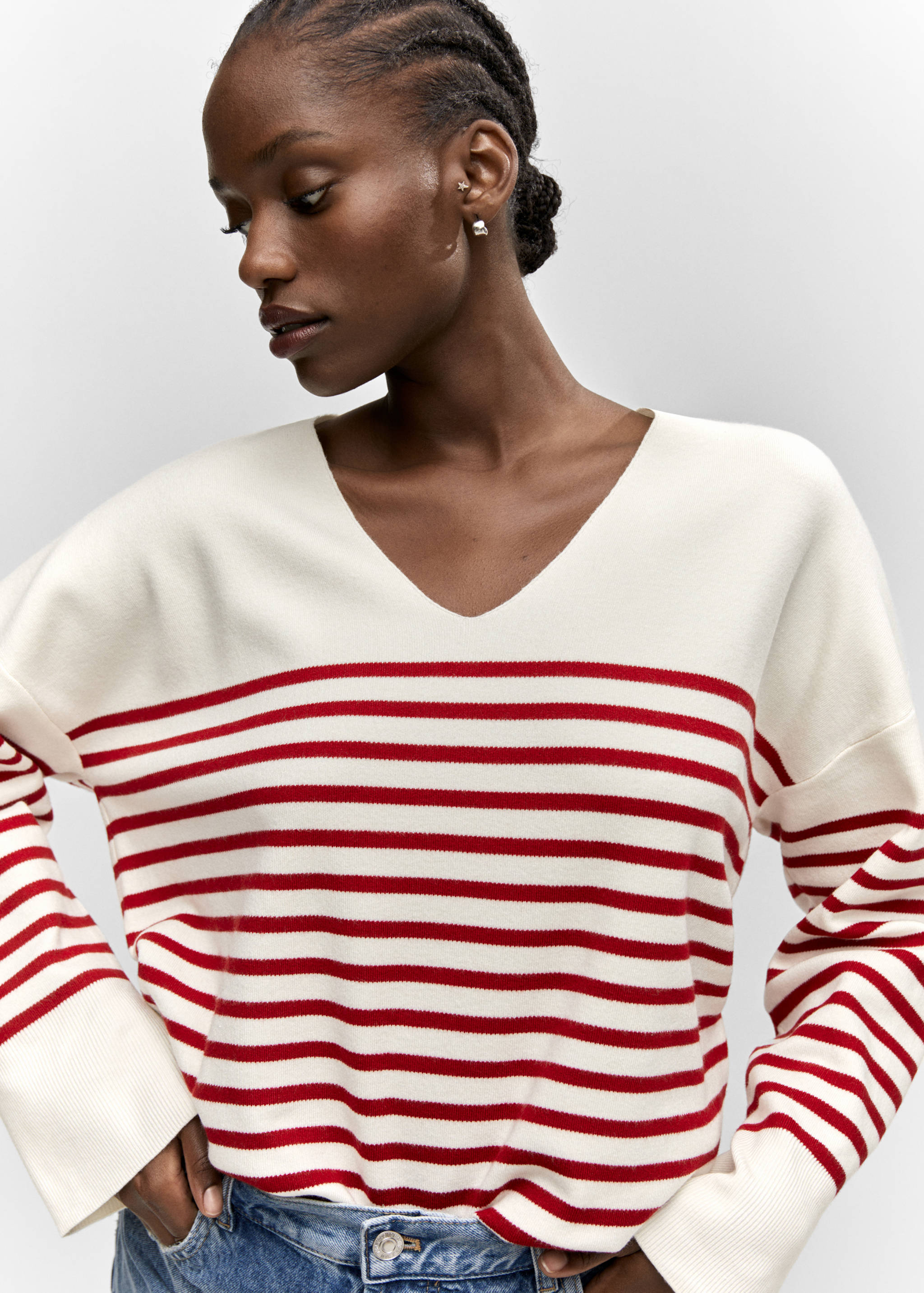 Oversized V-neck sweater - Details of the article 5