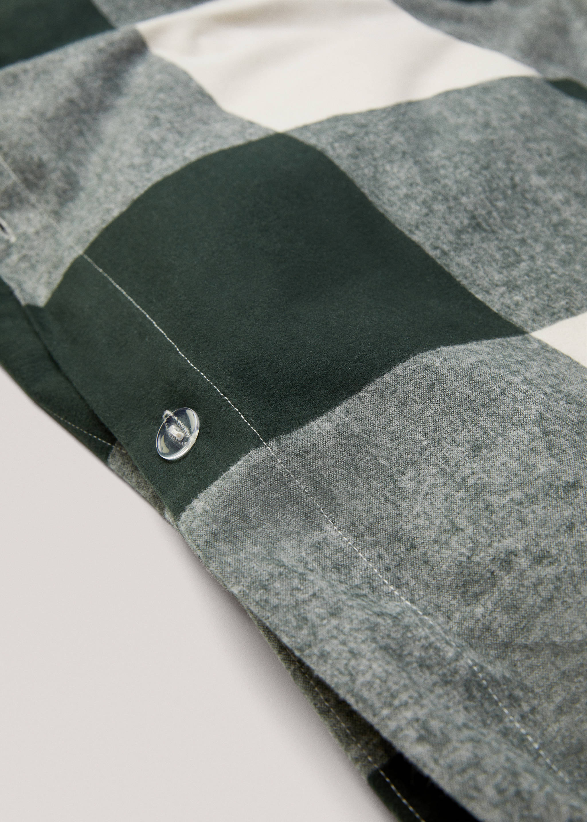 Checked design flannel duver cover Queen bed - Details of the article 2