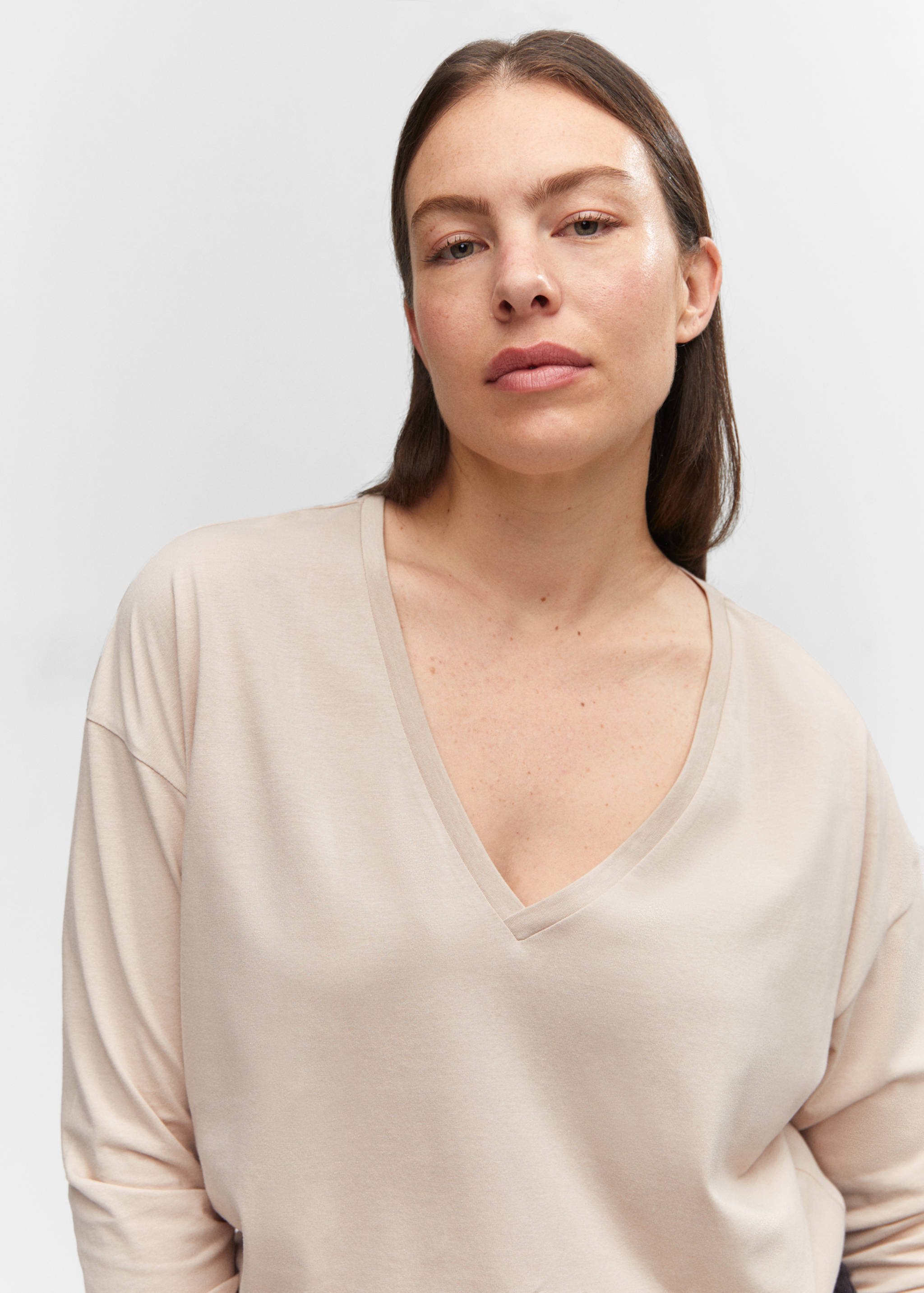 V-neck cotton T-shirt - Details of the article 4