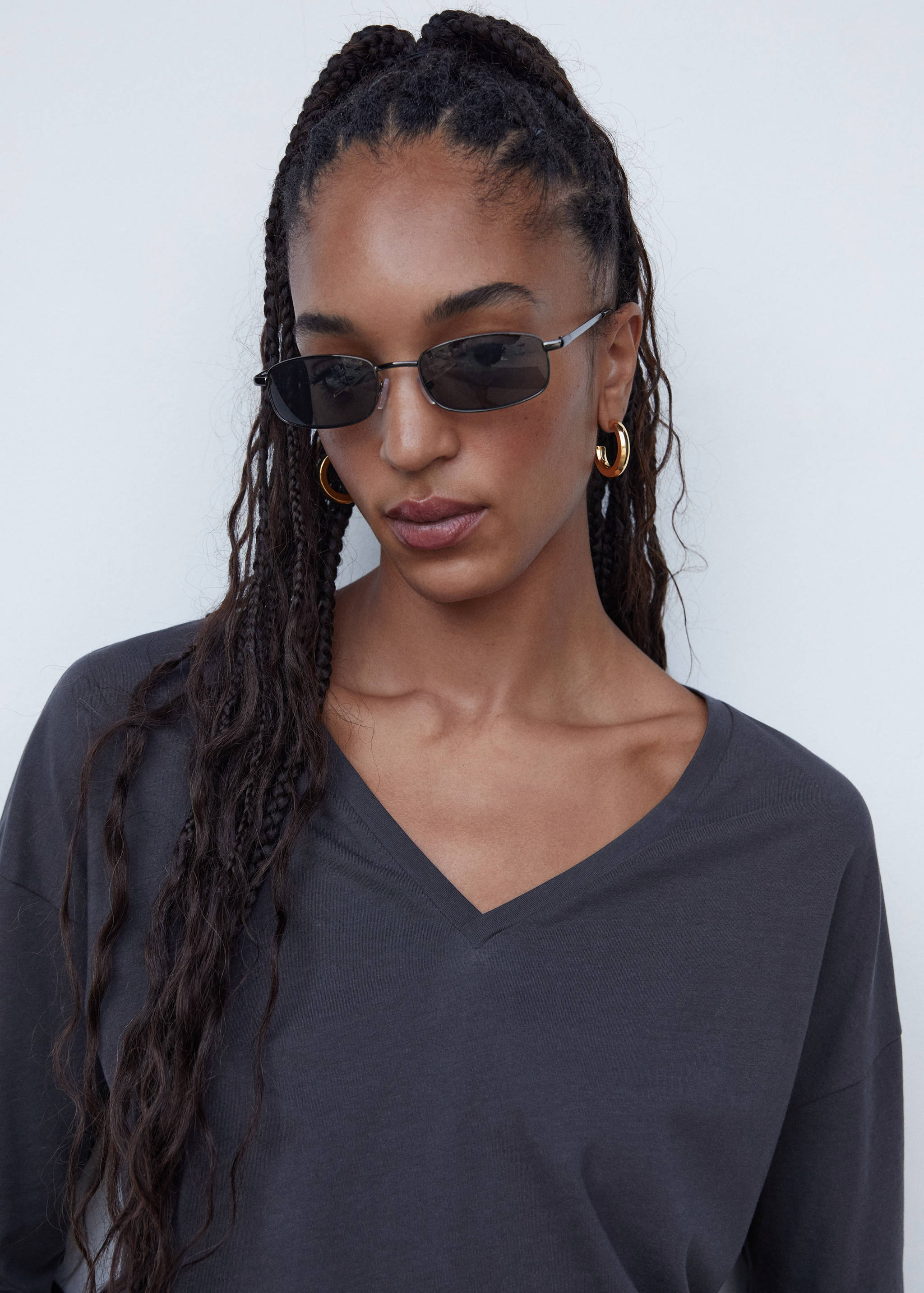 V-neck cotton T-shirt - Details of the article 1