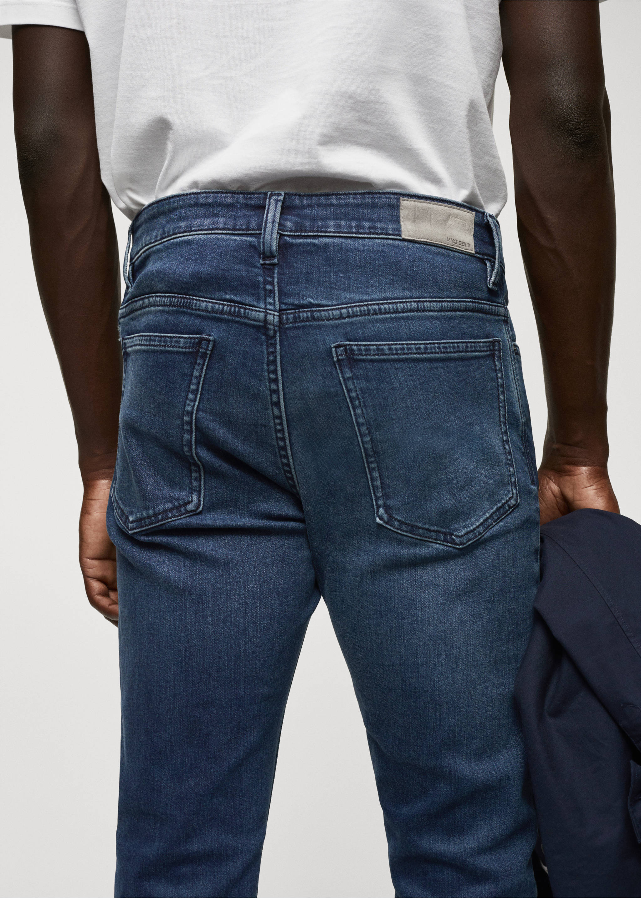 Tom tapered cropped jeans - Details of the article 4, Deep Dark Blue. Ref: 57014408-00.