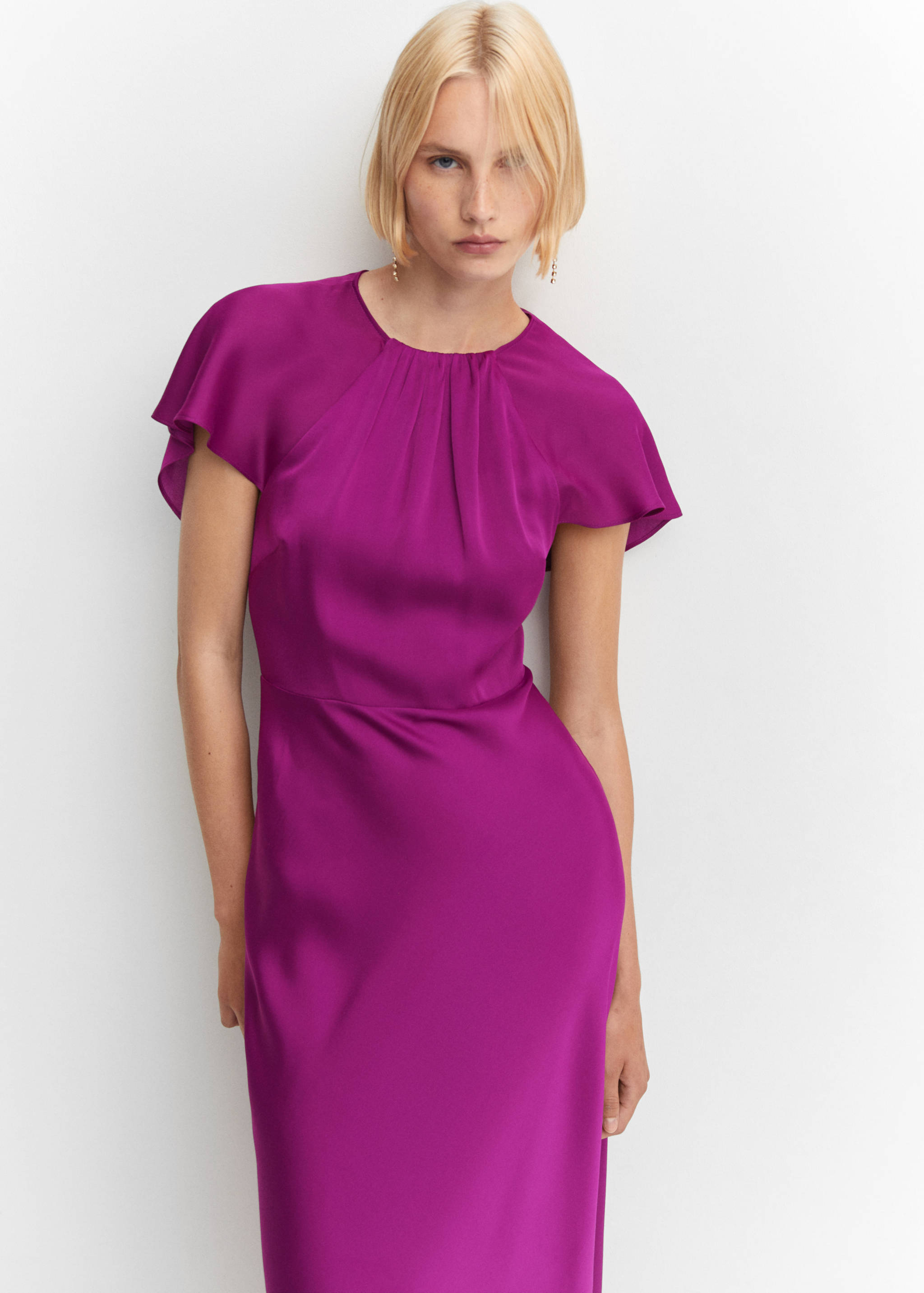 Vestido acetinado com pormenor nas costas - Pormenor do artigo 2