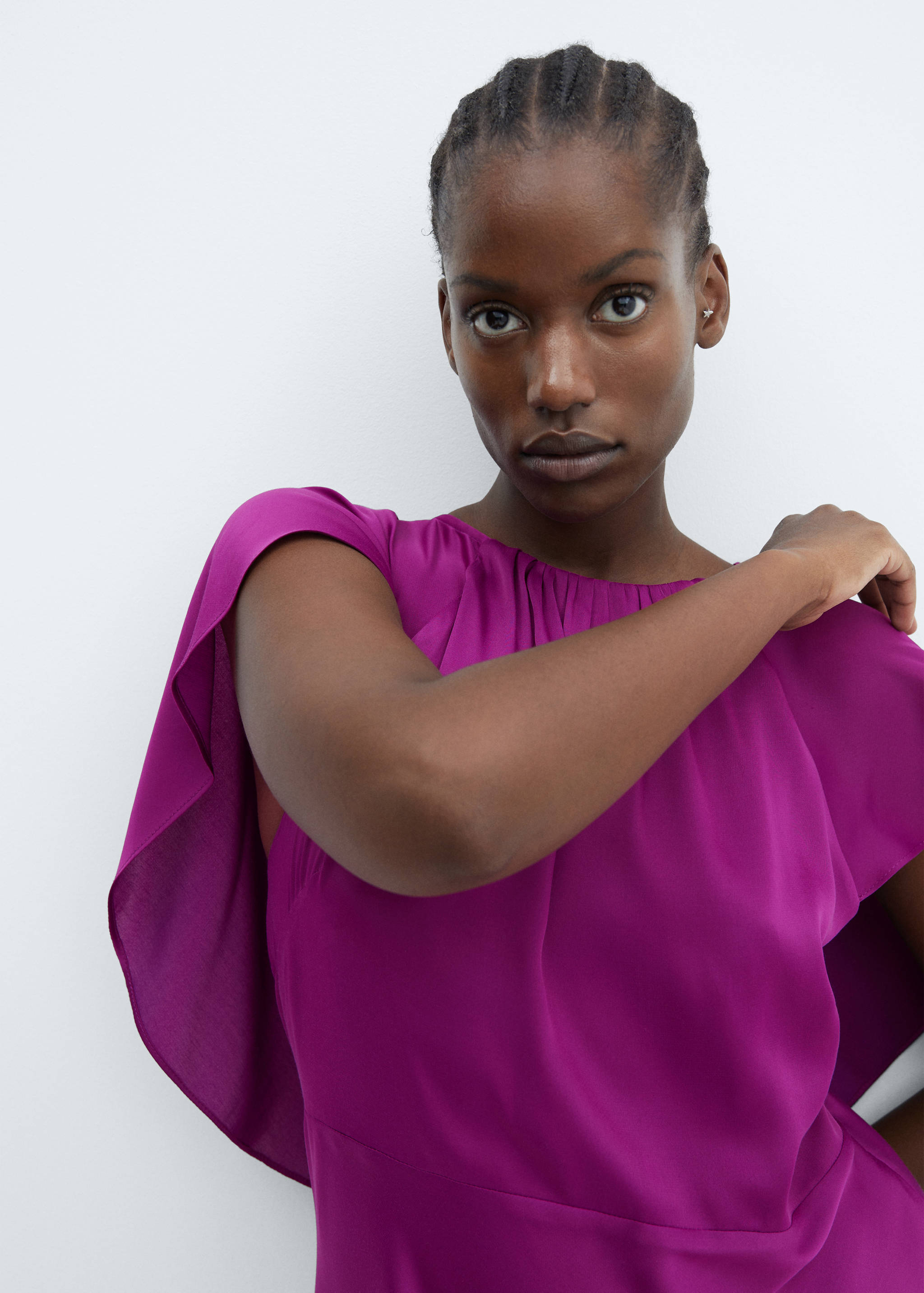 Vestido acetinado com pormenor nas costas - Pormenor do artigo 4