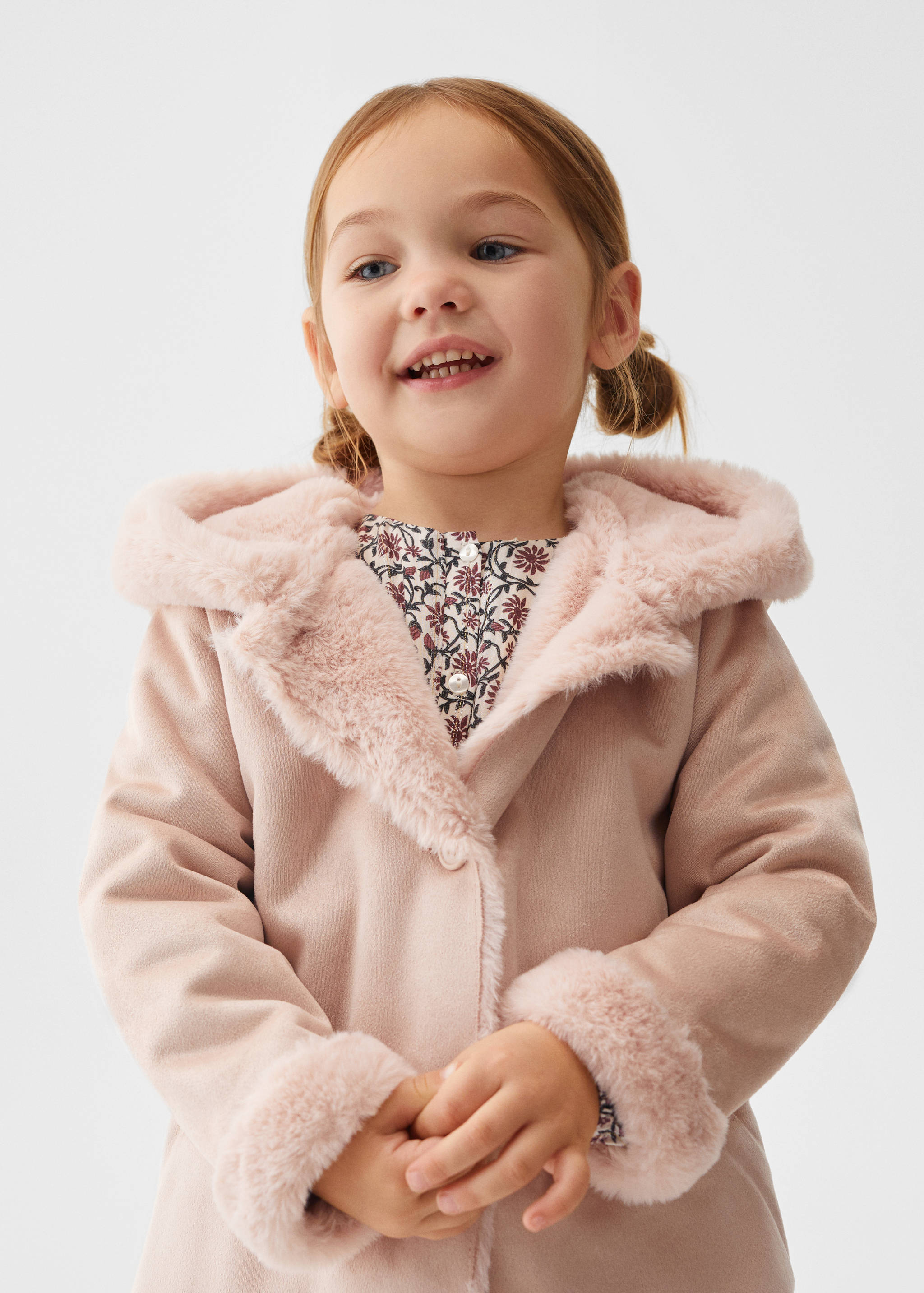 Coat with shearling-effect lining - Details of the article 1