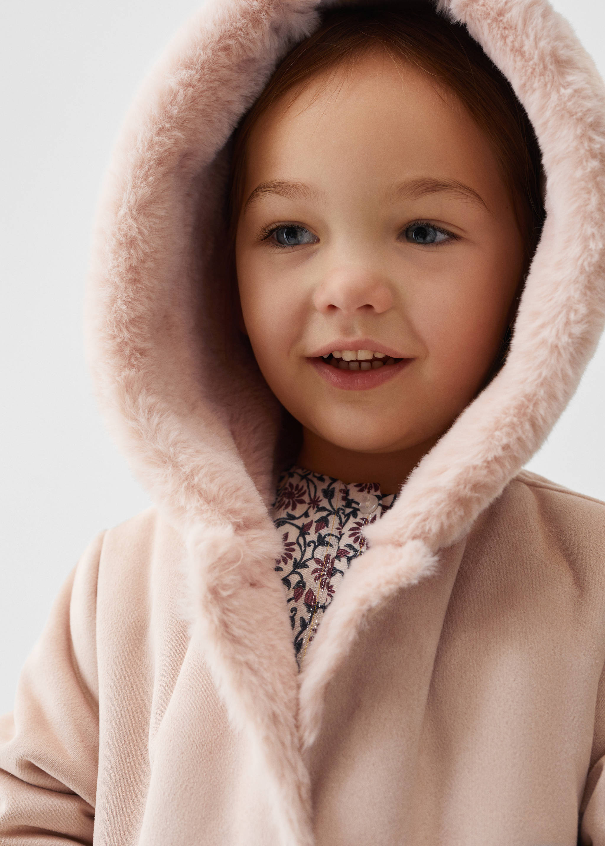 Coat with shearling-effect lining - Details of the article 4