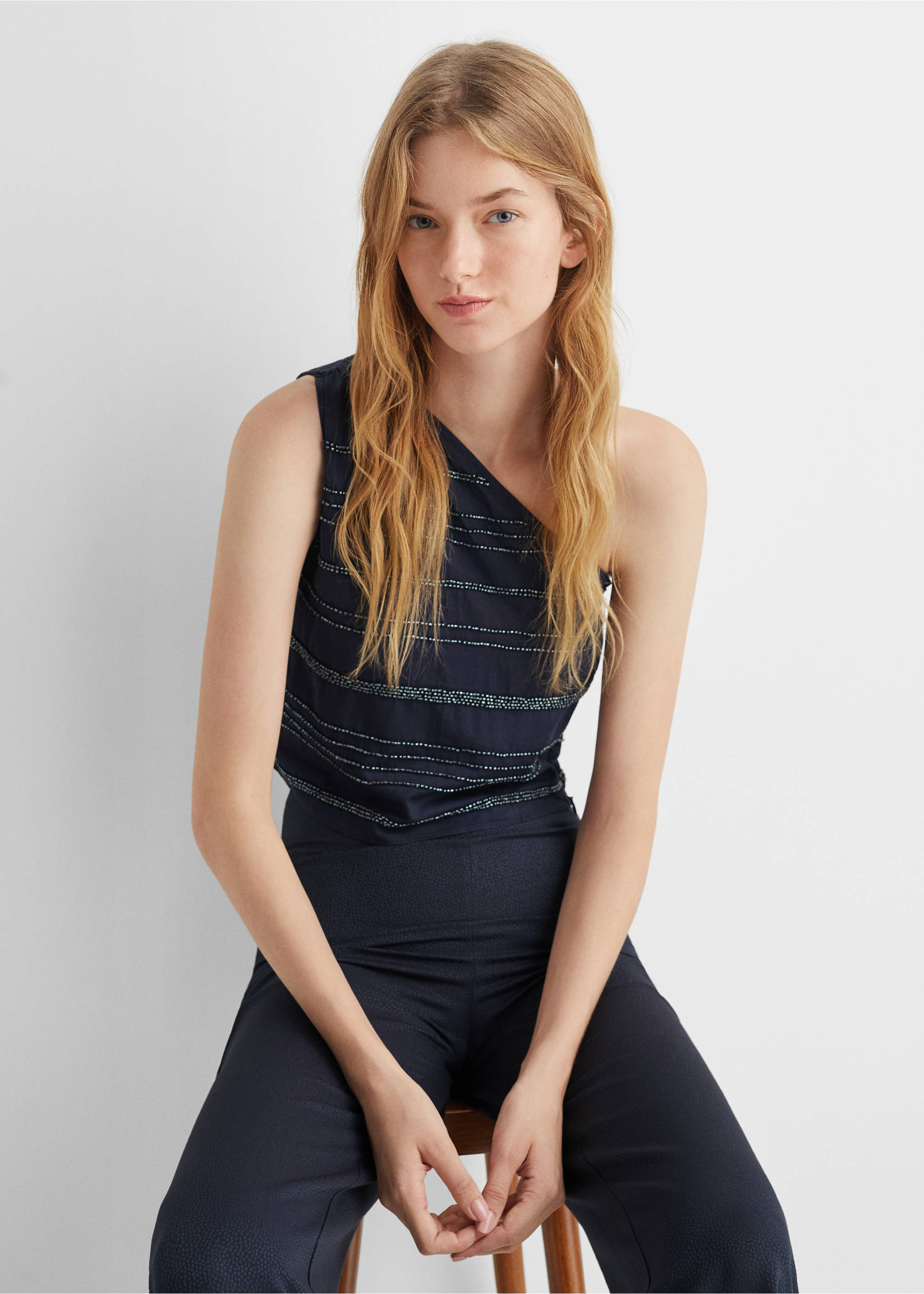 Top asymétrique perles - Détail de l'article 2, Bleu marine. Ref: 57014770-00.