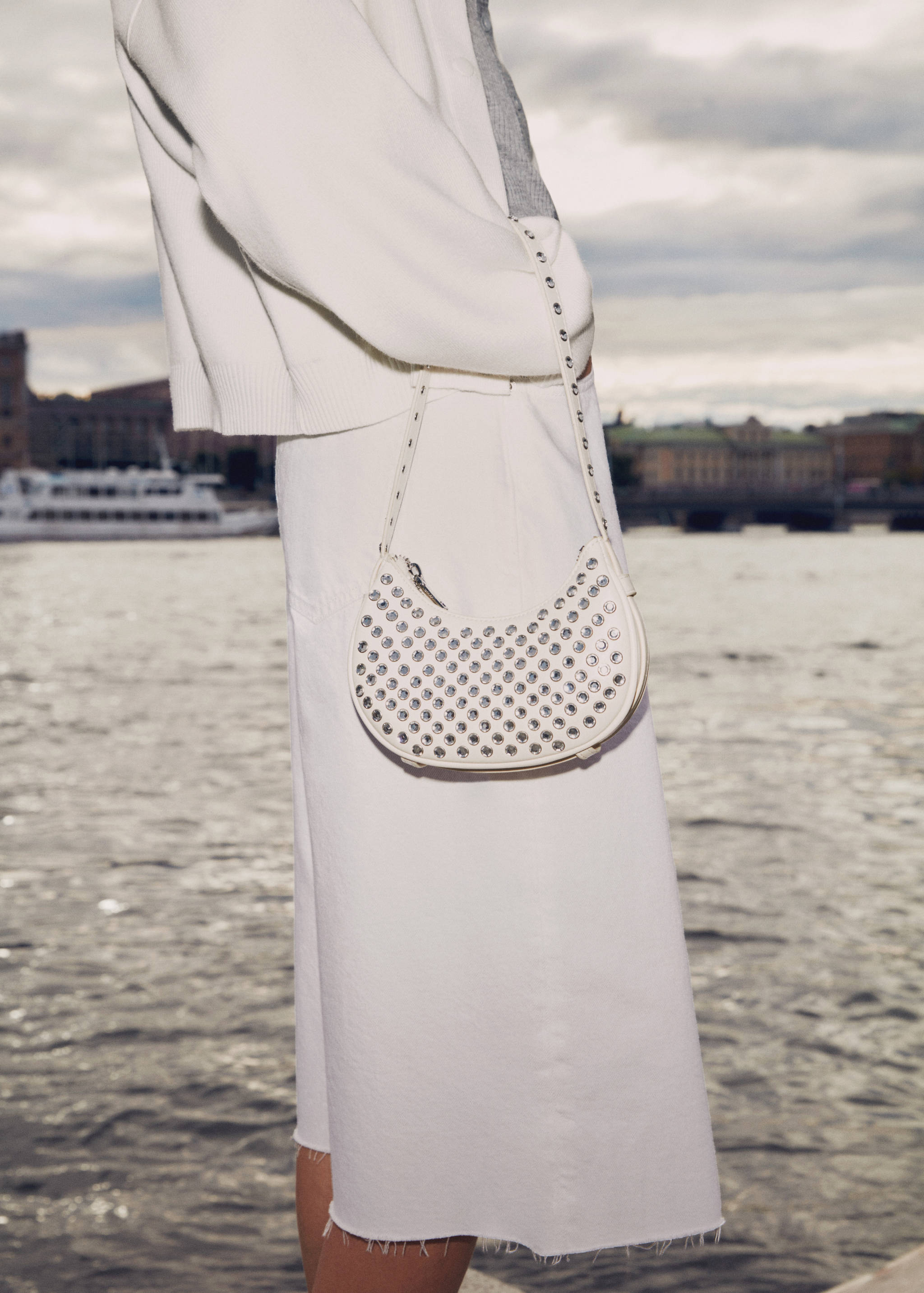 Studded shoulder bag - General plane, White. Ref: 57014778-00.