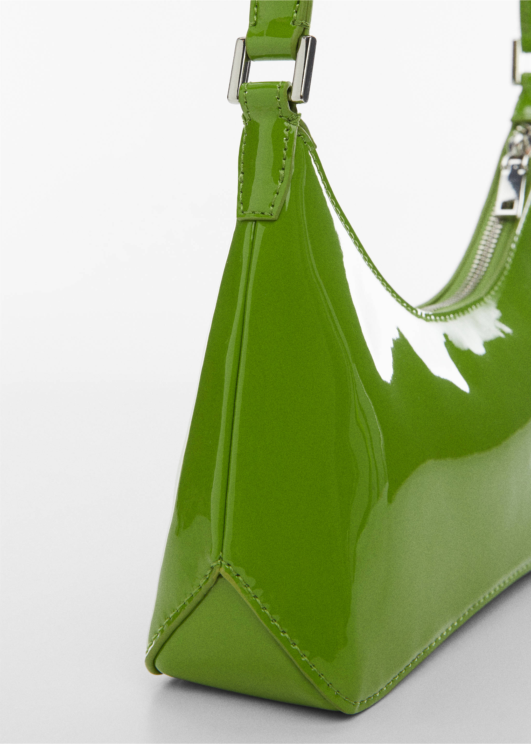 Short-handle shoulder bag - Details of the article 2, Lime. Ref: 57014779-00.