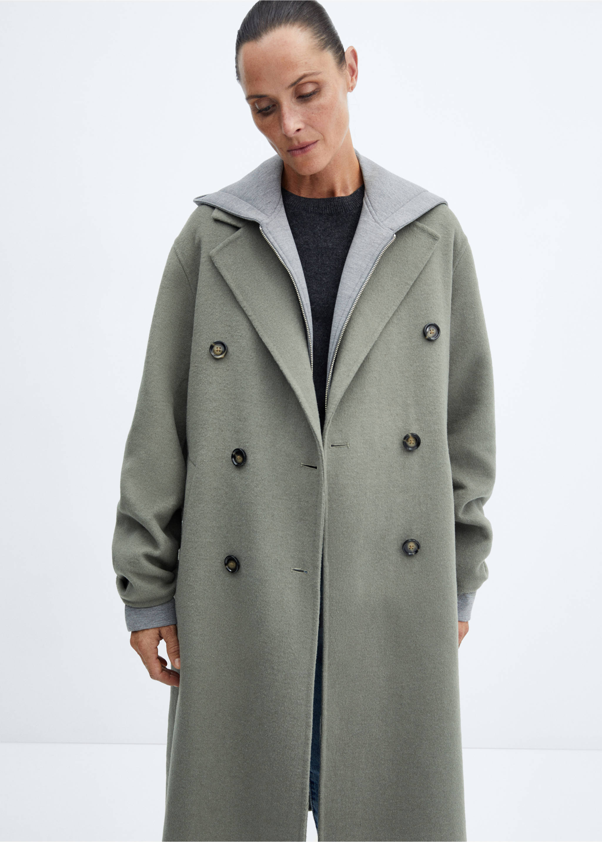 Vlněný kabát oversize ruční výroby - Náhled ve středové rovině, Khaki. Ref: 57015139-00.