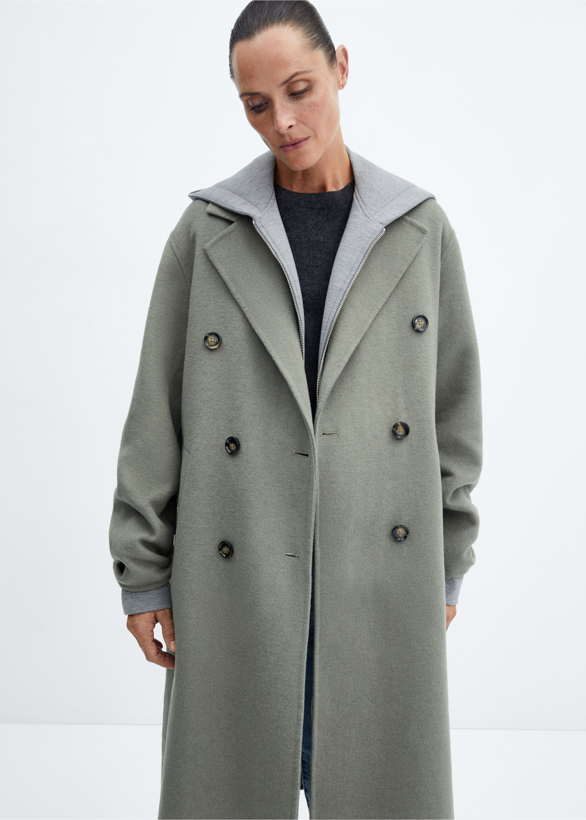 Manteau laine fait main oversize - Plan moyen