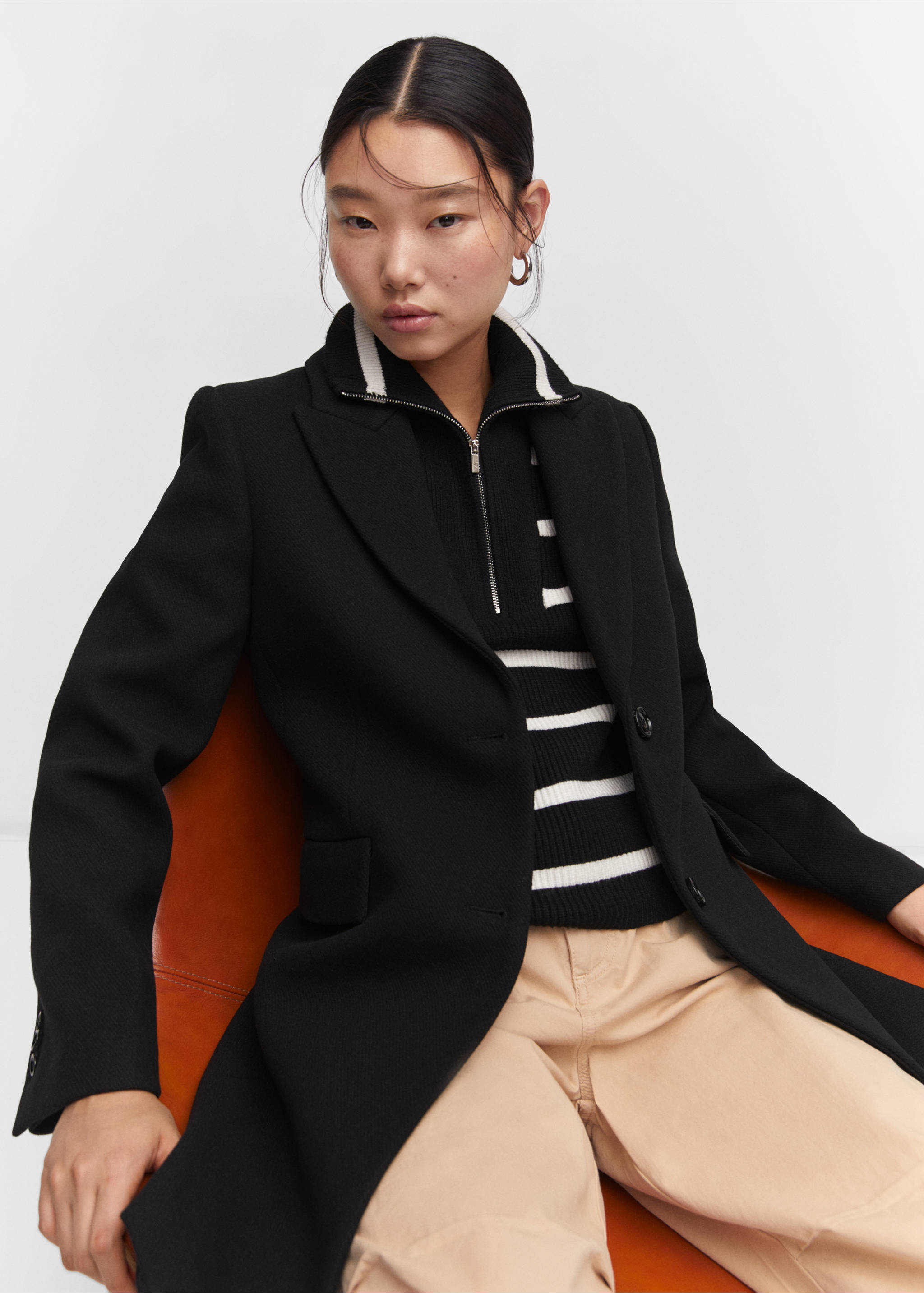 Lapelled straight-cut coat - Details of the article 2, Black. Ref: 57015142-00.