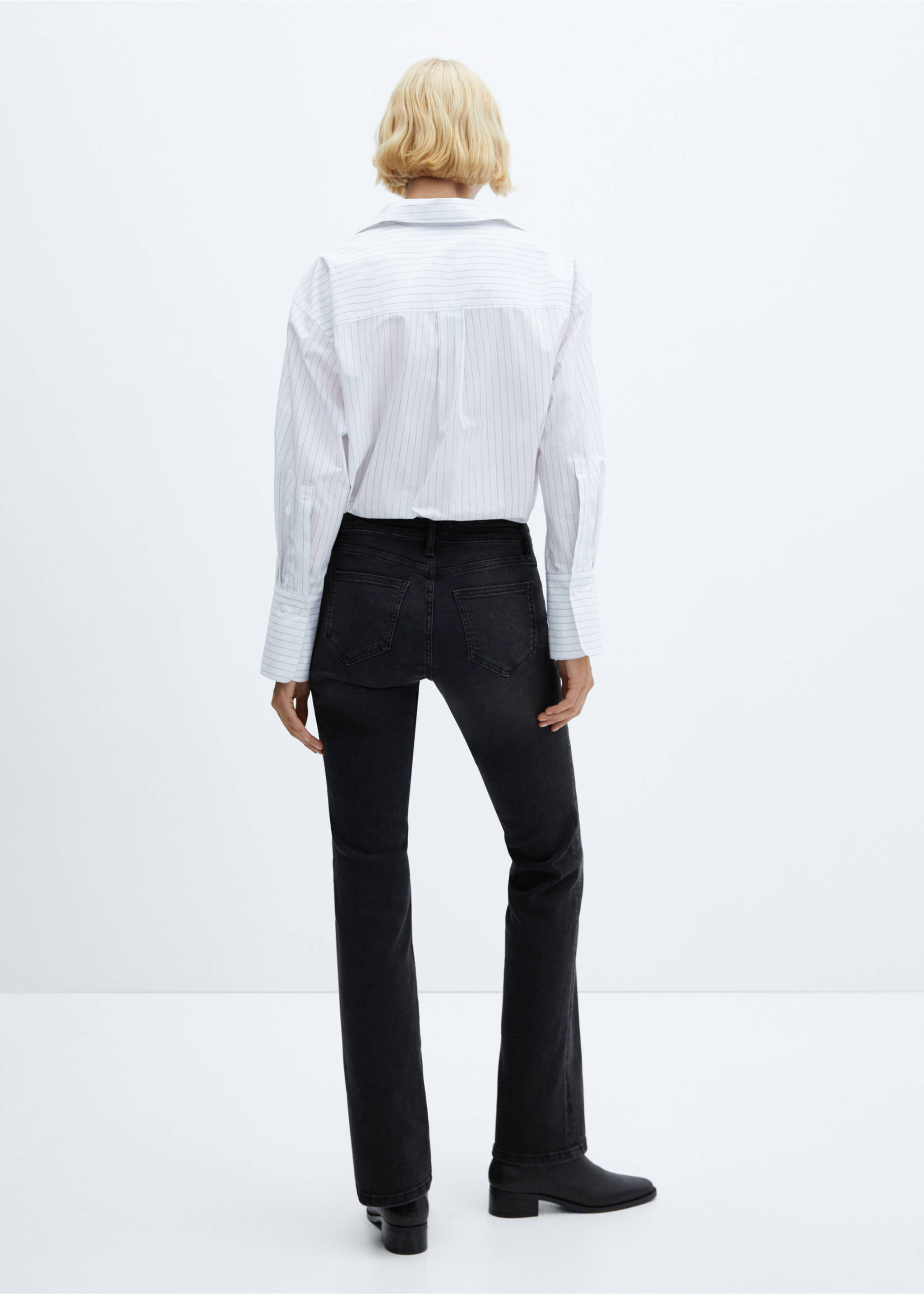 Low-rise flared jeans - Reverse of the article, Black denim. Ref: 57015144-00.