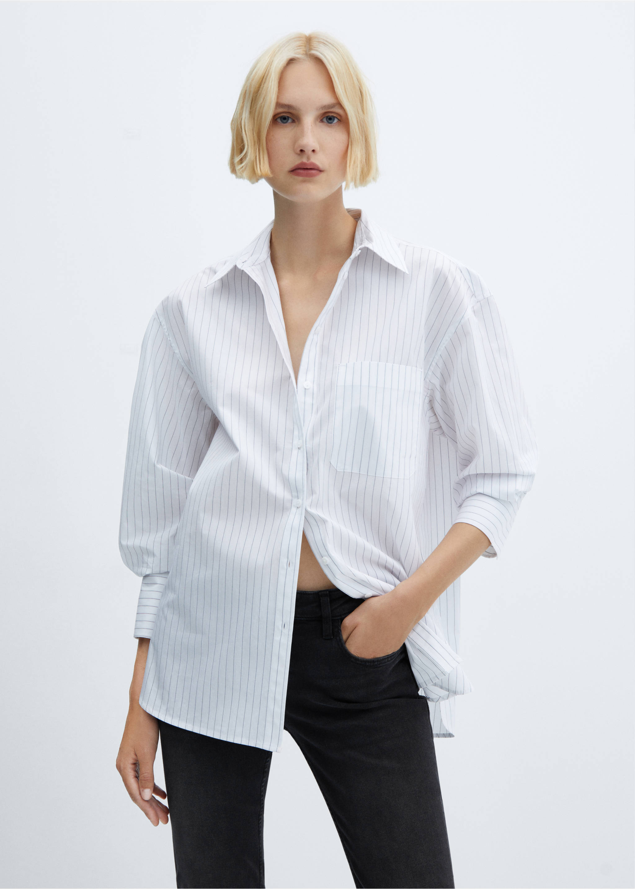 Low-rise flared jeans - Details of the article 1, Black denim. Ref: 57015144-00.