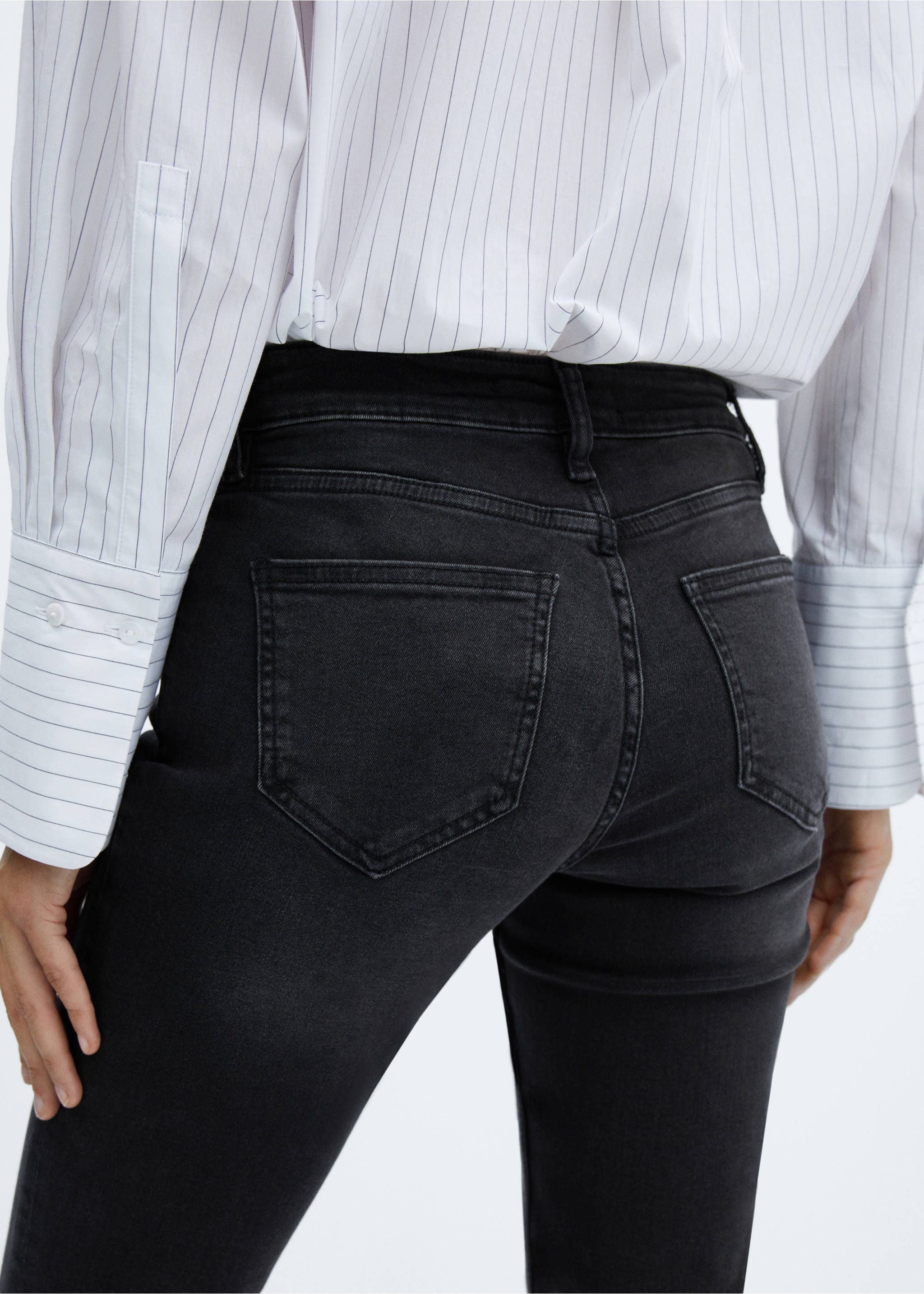 Low-rise flared jeans - Details of the article 6, Black denim. Ref: 57015144-00.