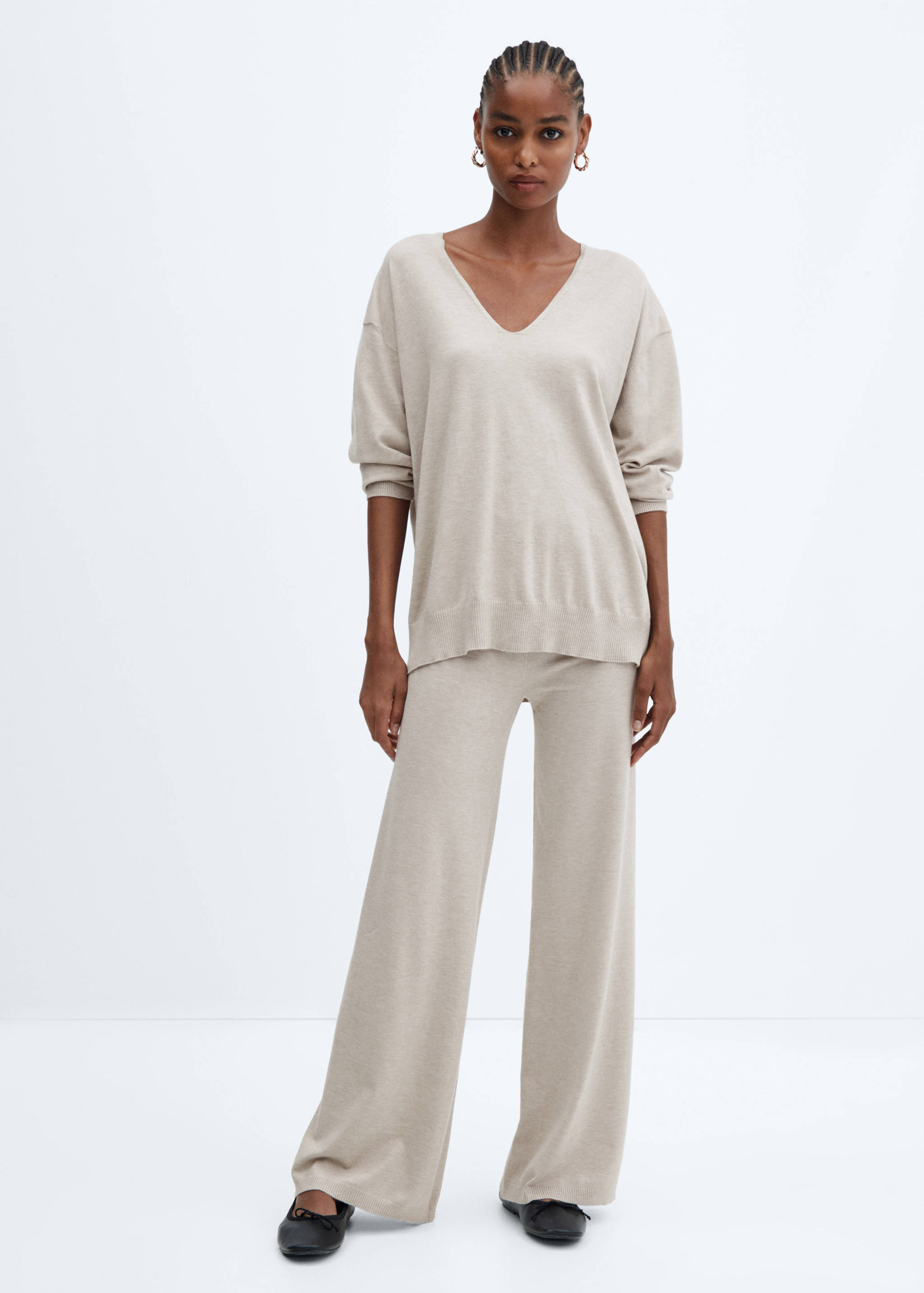 Fine-knit V-neck sweater - General plane