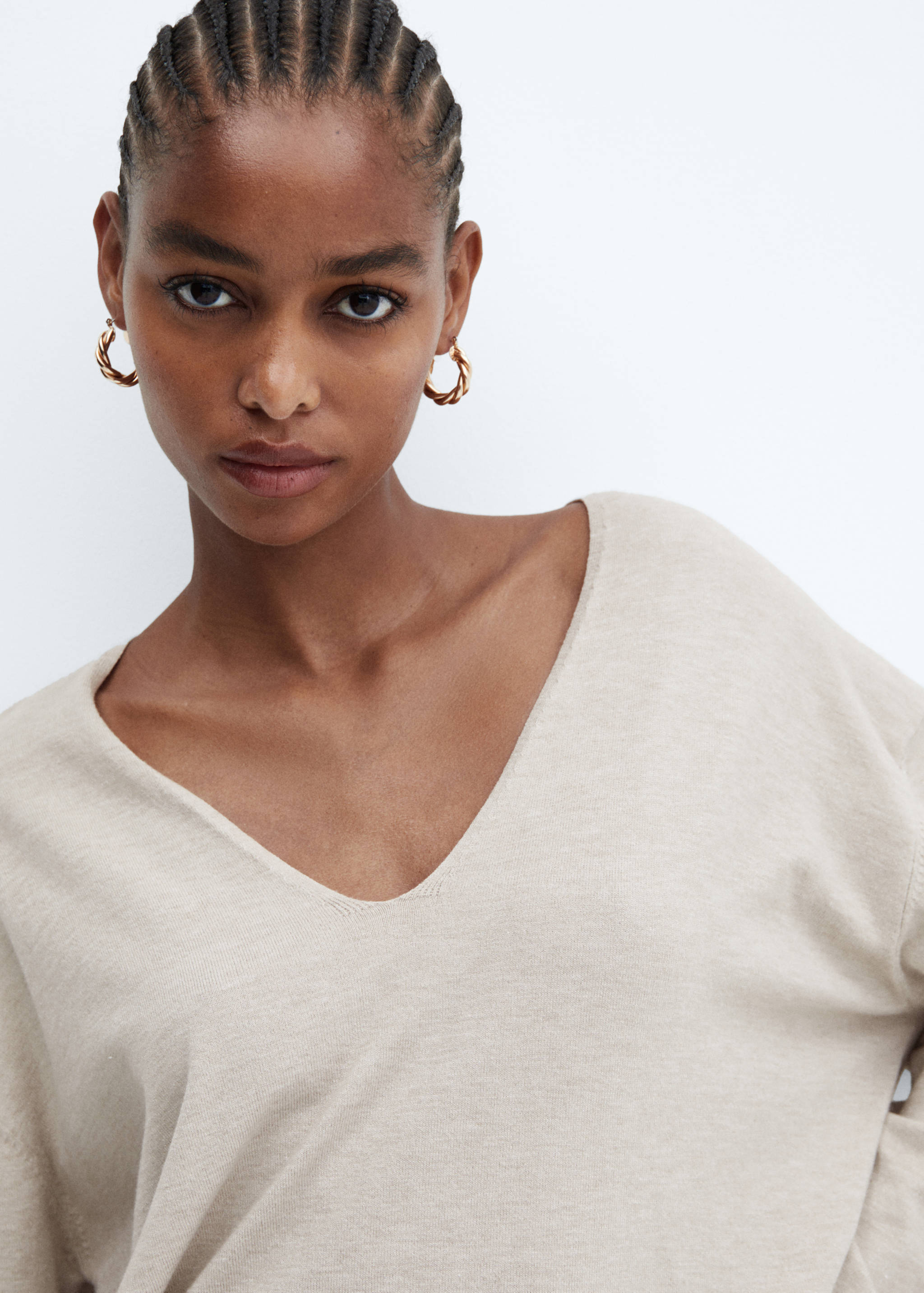 Fine-knit V-neck sweater - Details of the article 1