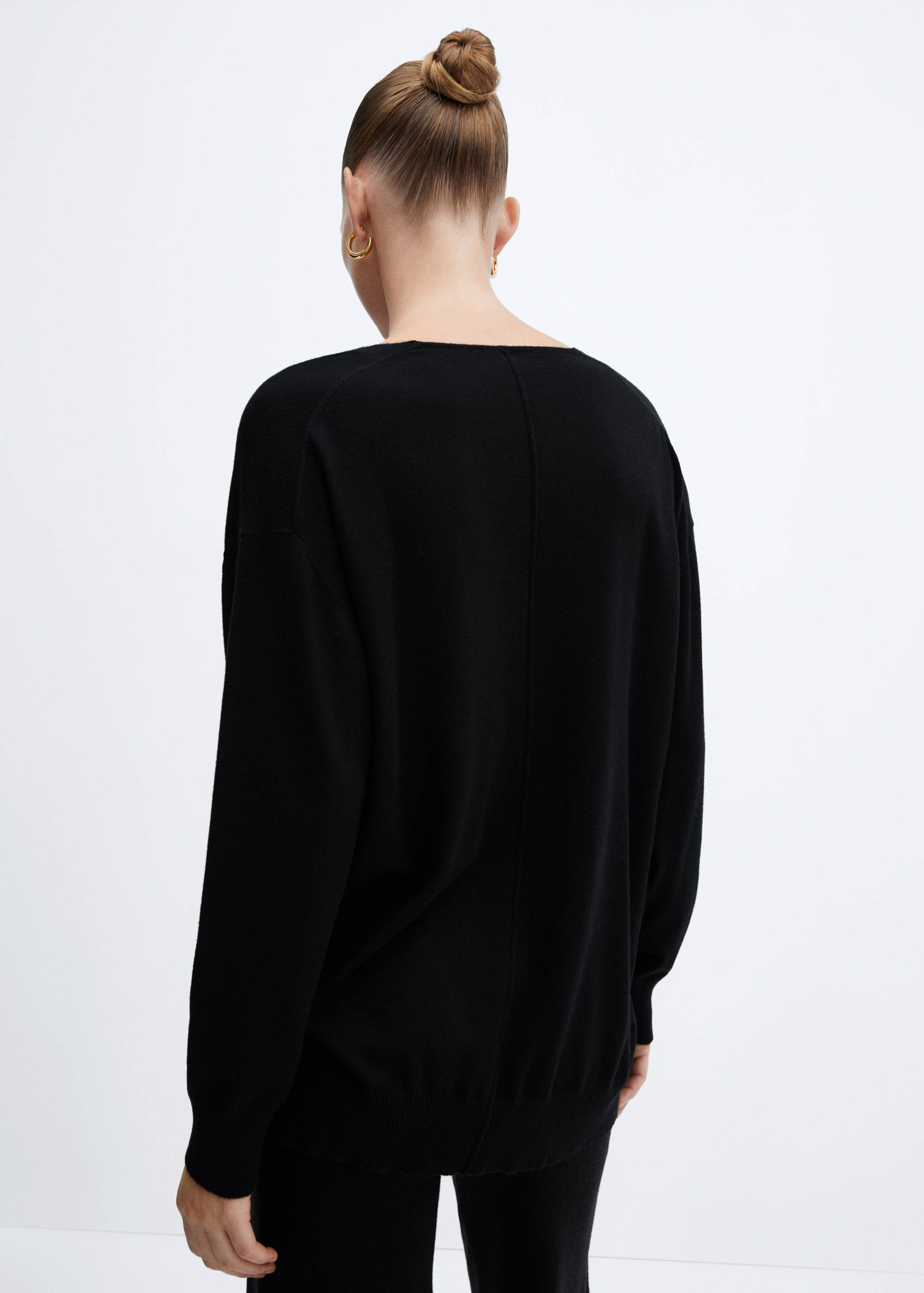 Fine-knit V-neck sweater - Details of the article 1