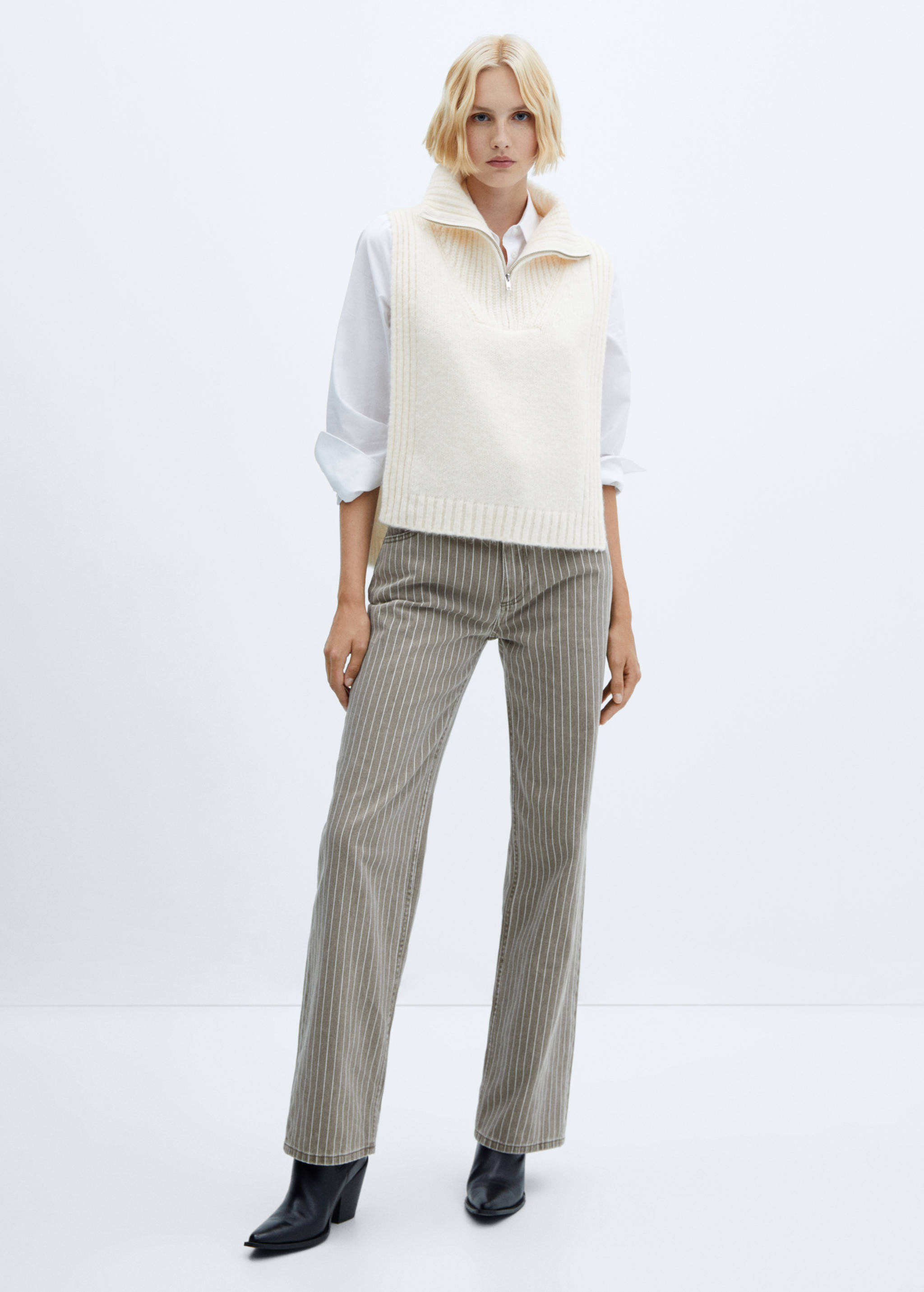 Vesta s průstřihy a výstřihem na zip - Celkový náhled