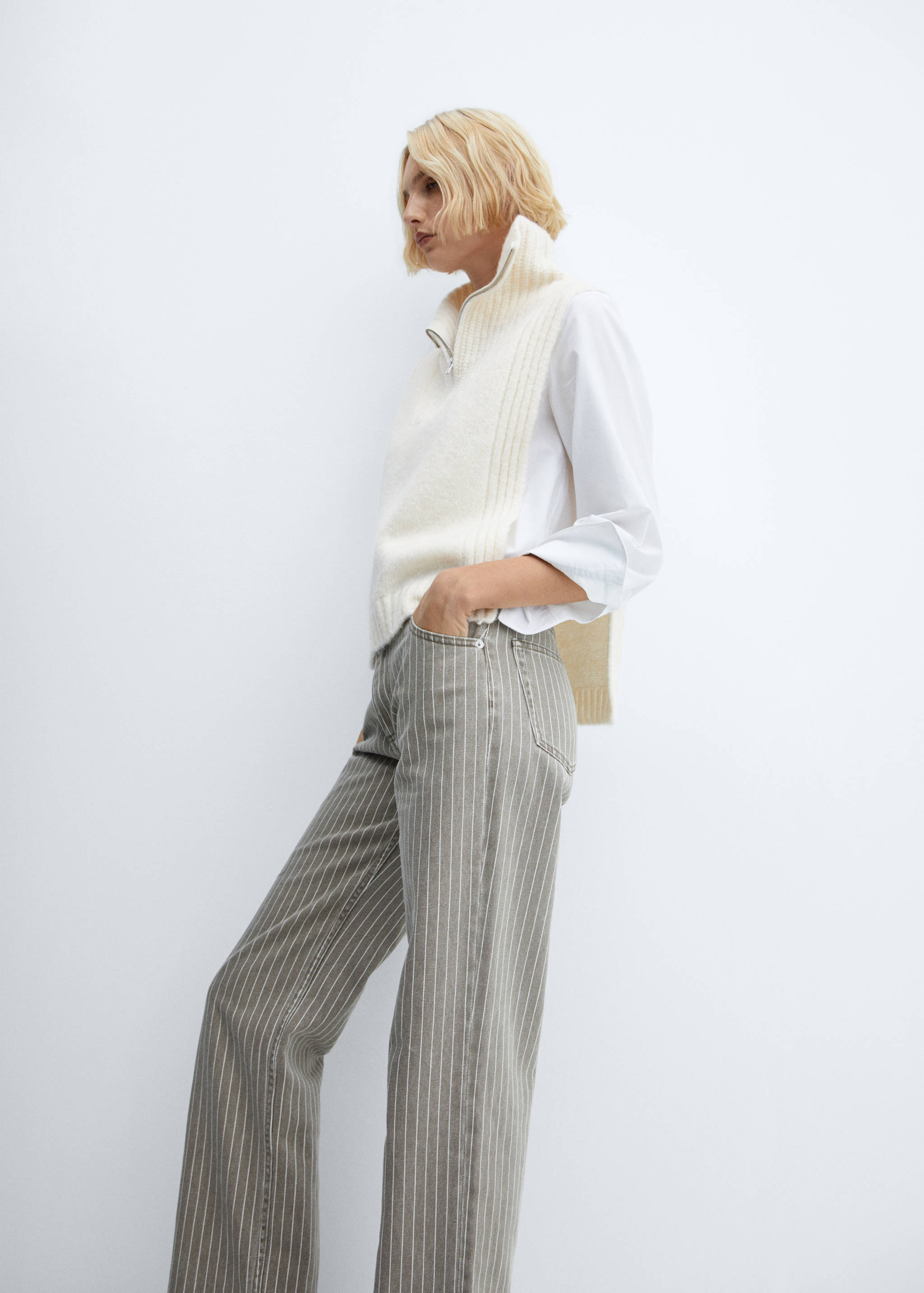 Vesta s průstřihy a výstřihem na zip - Detail zboží 2