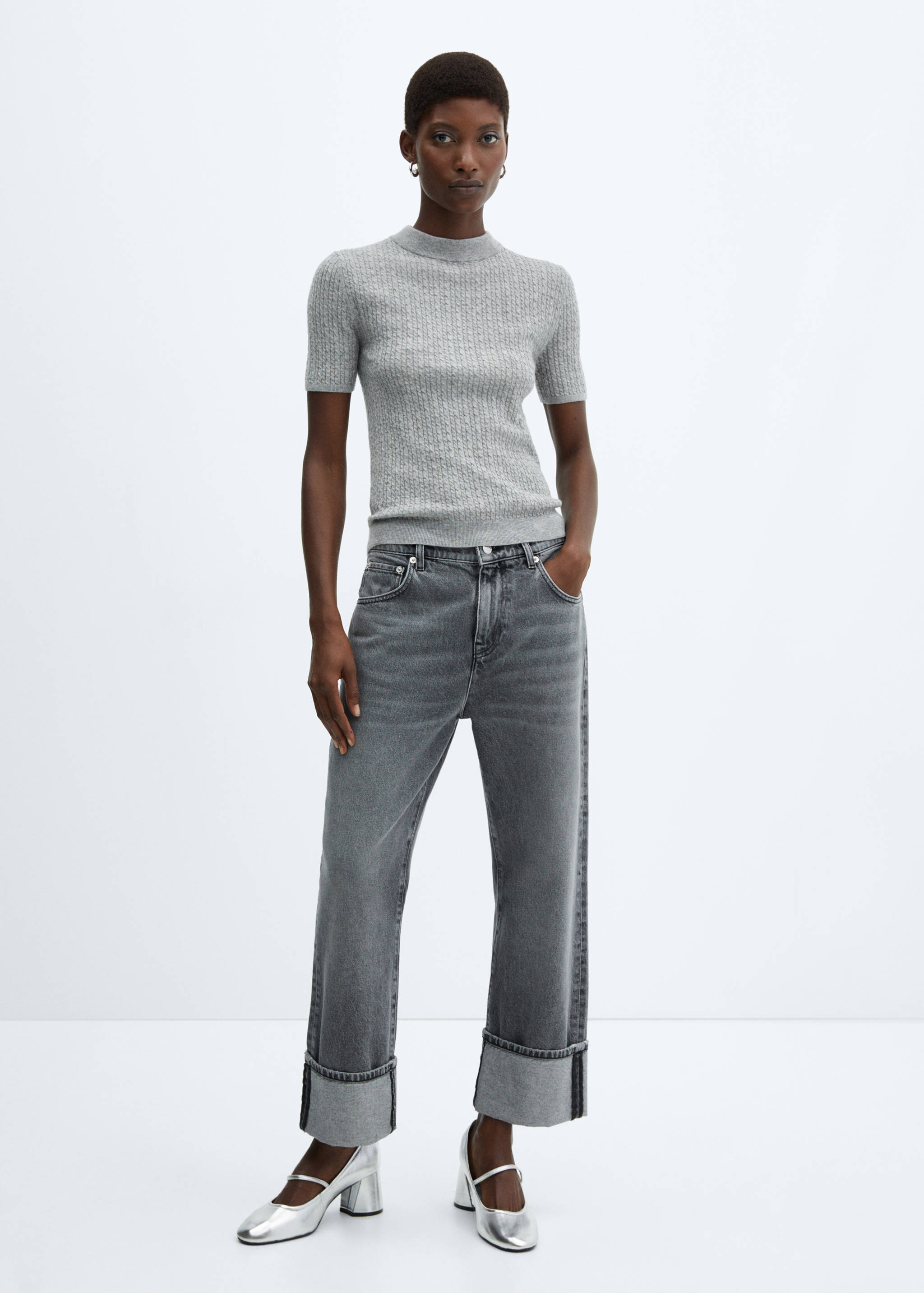 Short-sleeved braided wool sweater - General plane