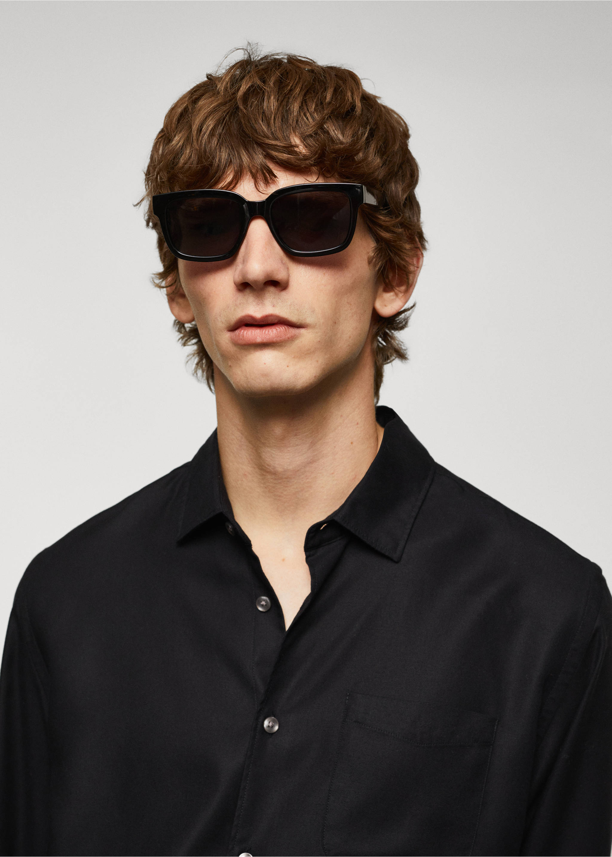 Chemise 100 % Tencel poche - Détail de l'article 1, Noir. Ref: 57015956-00.