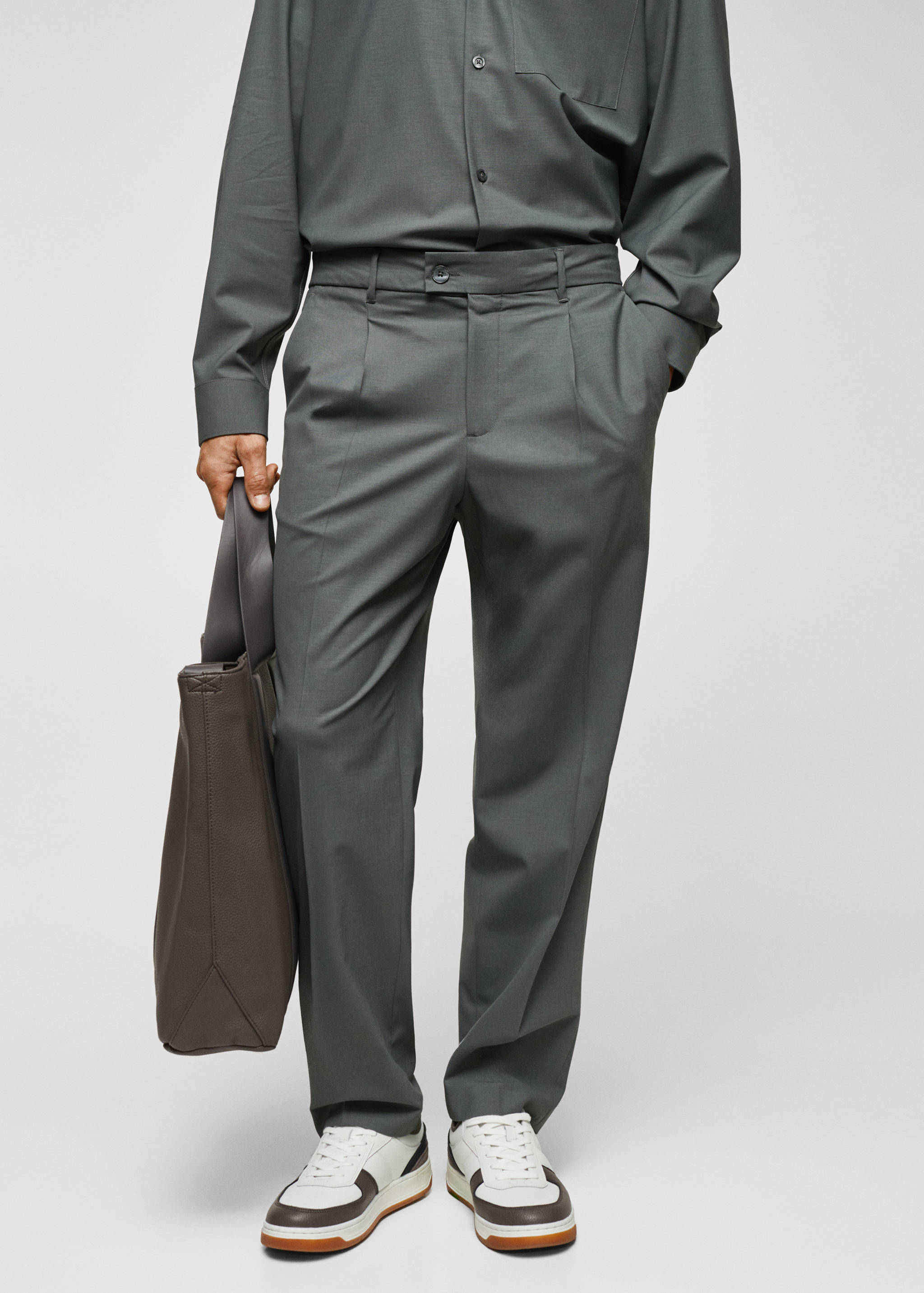 Relaxed-fit wool trousers - Medium plane