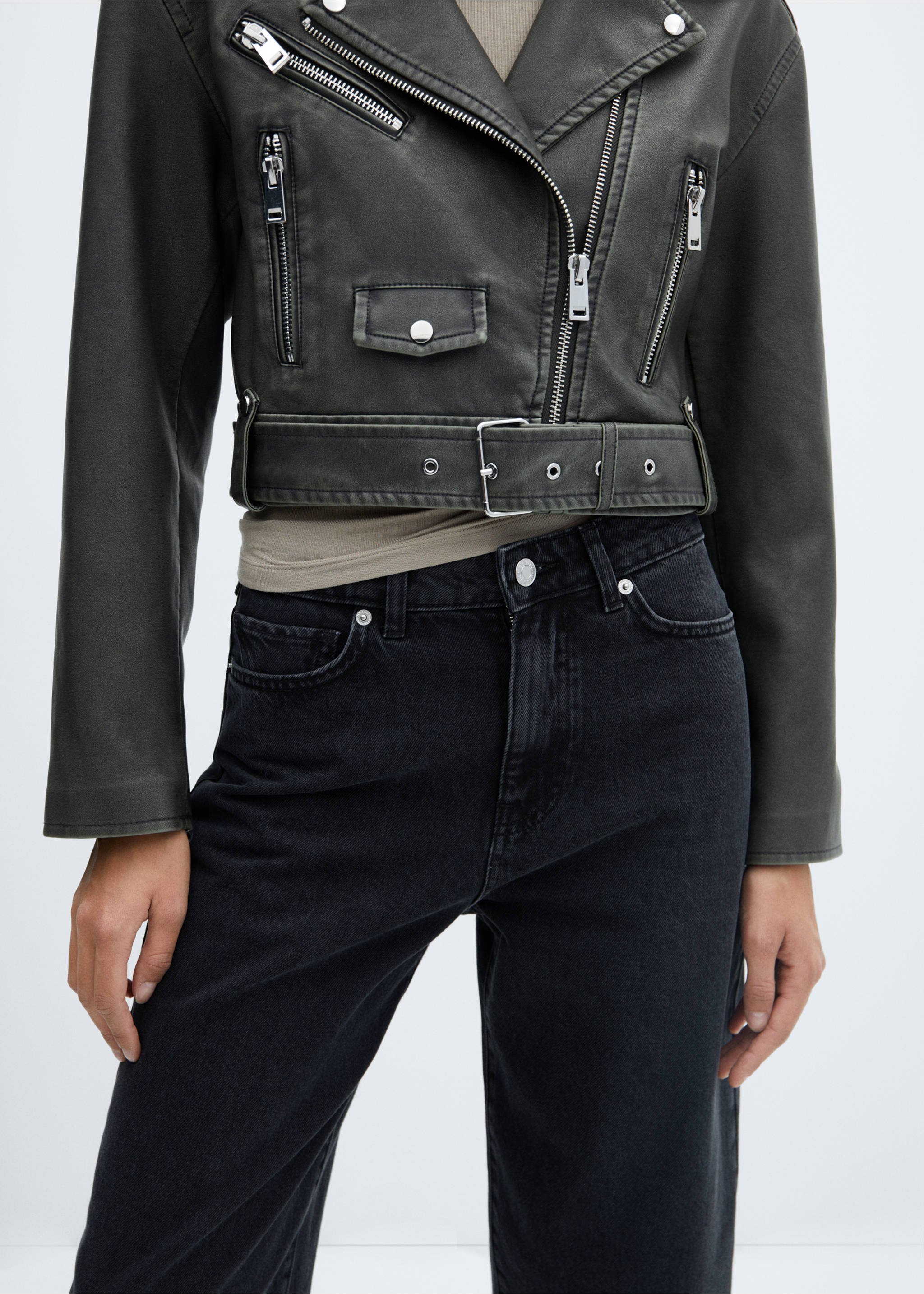 High-waist slouchy jeans - Details of the article 6, Black denim. Ref: 57015973-00.