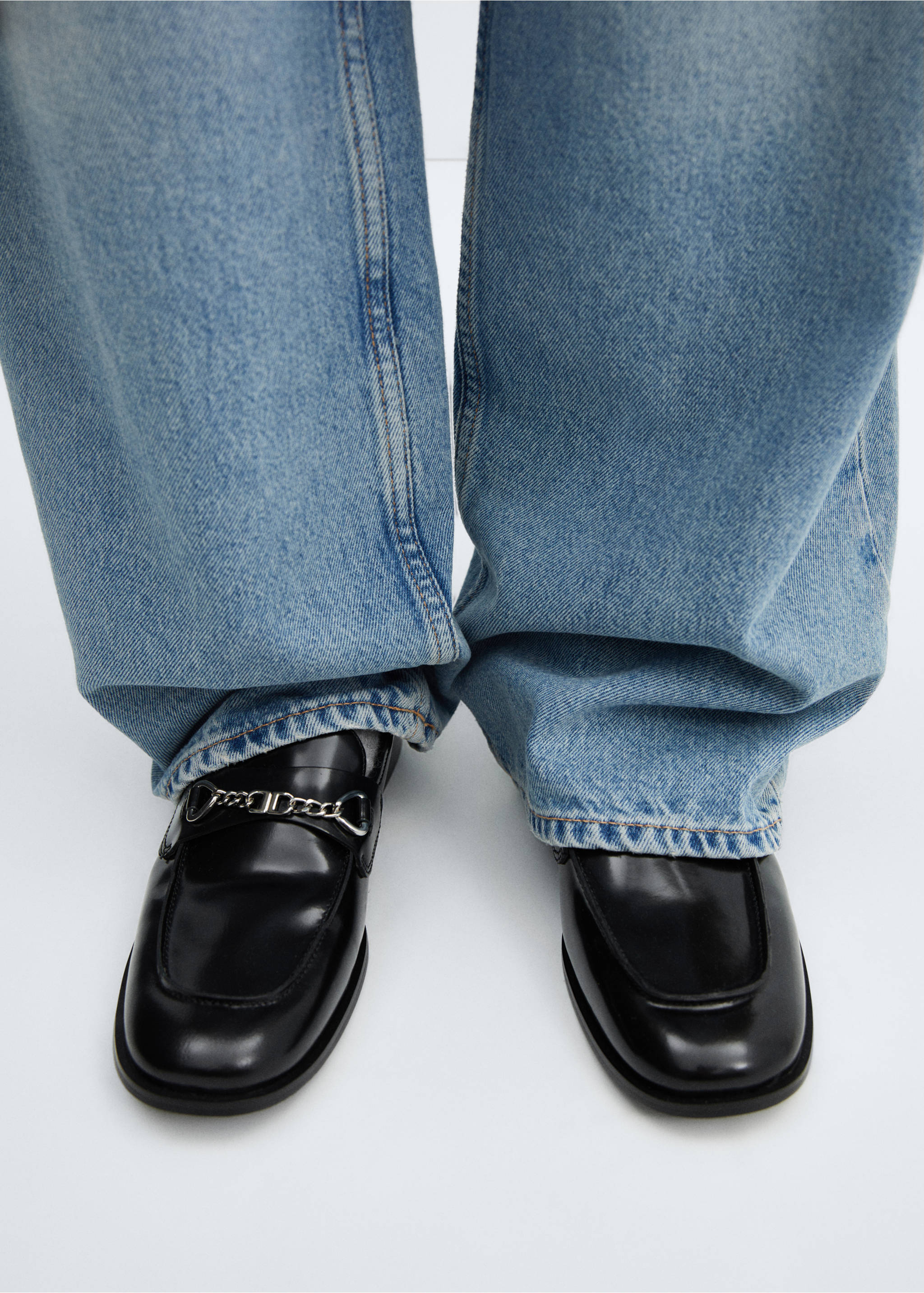 Leather loafers with chain - Details of the article 9, Black. Ref: 57015976-00.