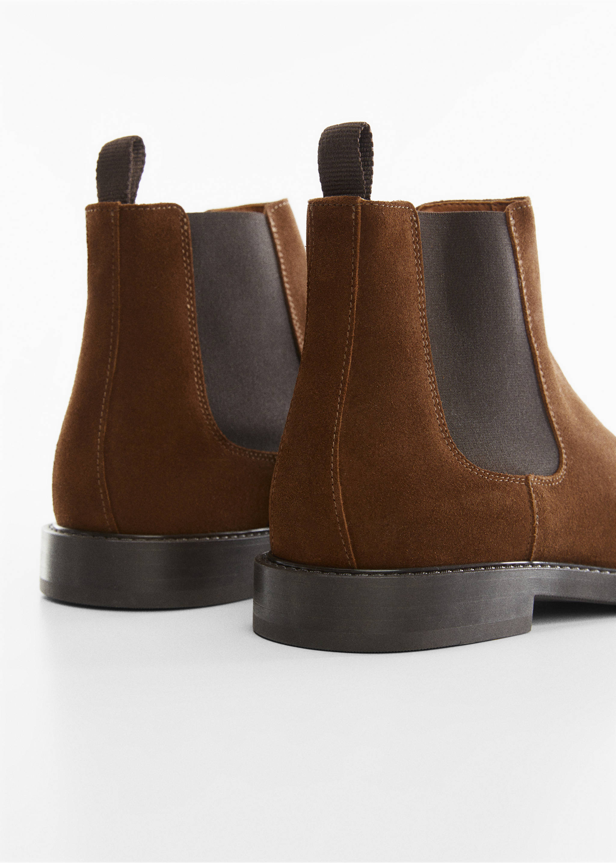 Chelsea-Stiefelette mit Rauleder - Detail des Artikels 1, Tobacco-Braun. Ref: 57016030-00.