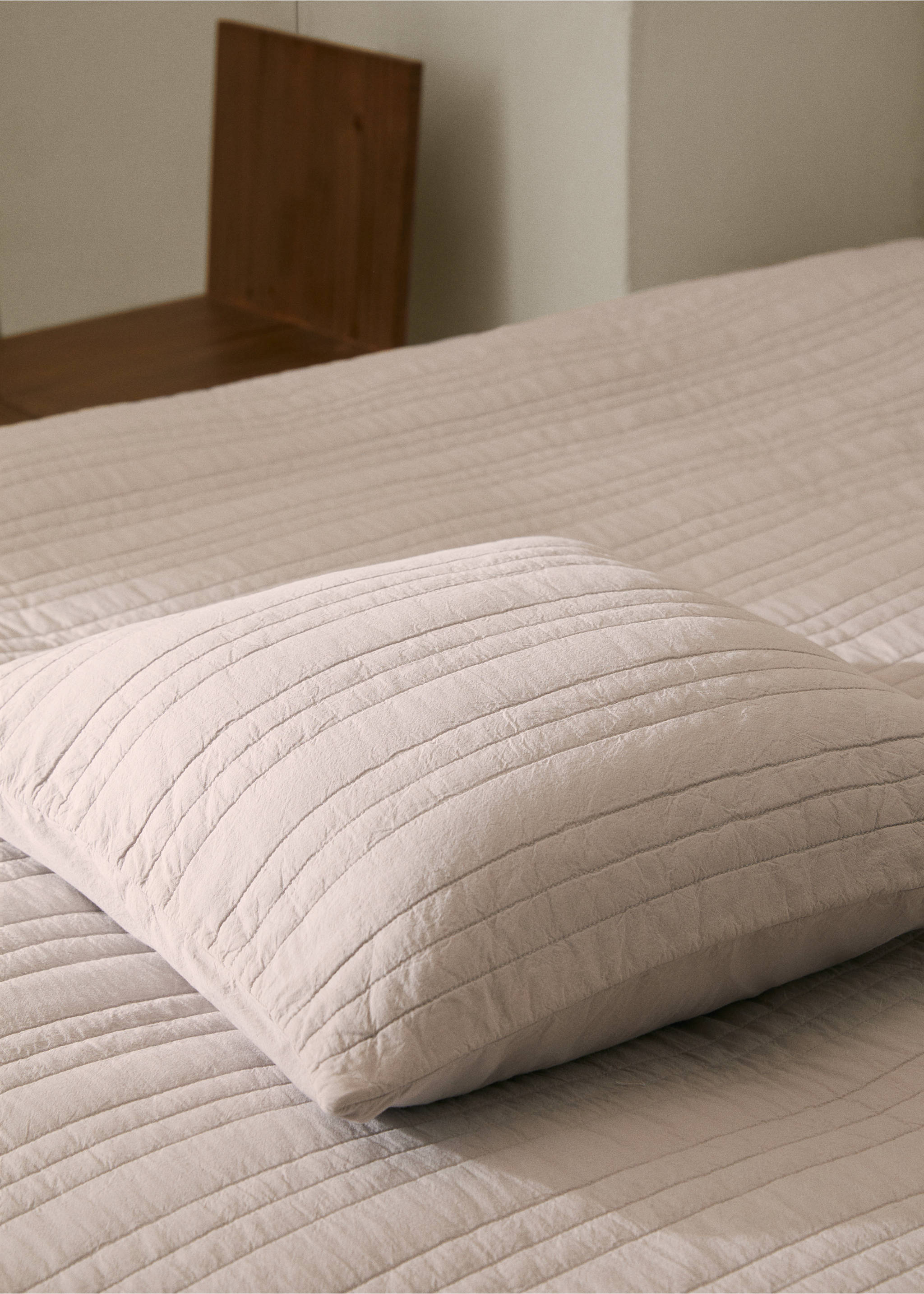 Quiltat kuddöverdrag i bomull - Allmän bild, Beige. Ref: 57016329-00.