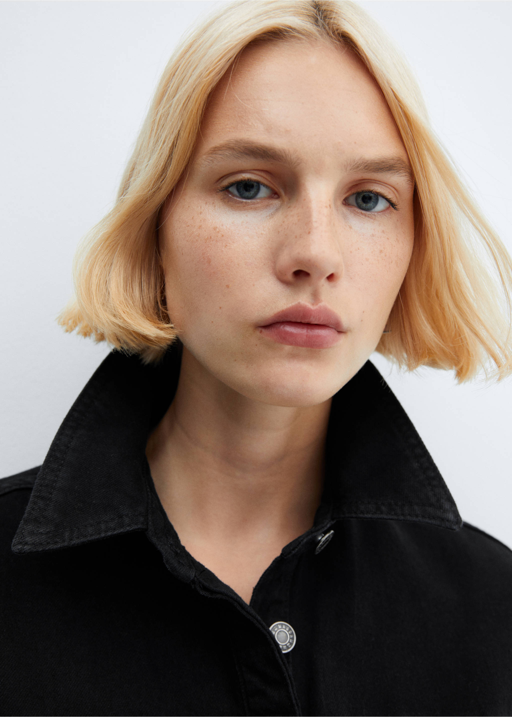 Denim cargo jumpsuit - Details of the article 1, Black denim. Ref: 57016716-00.