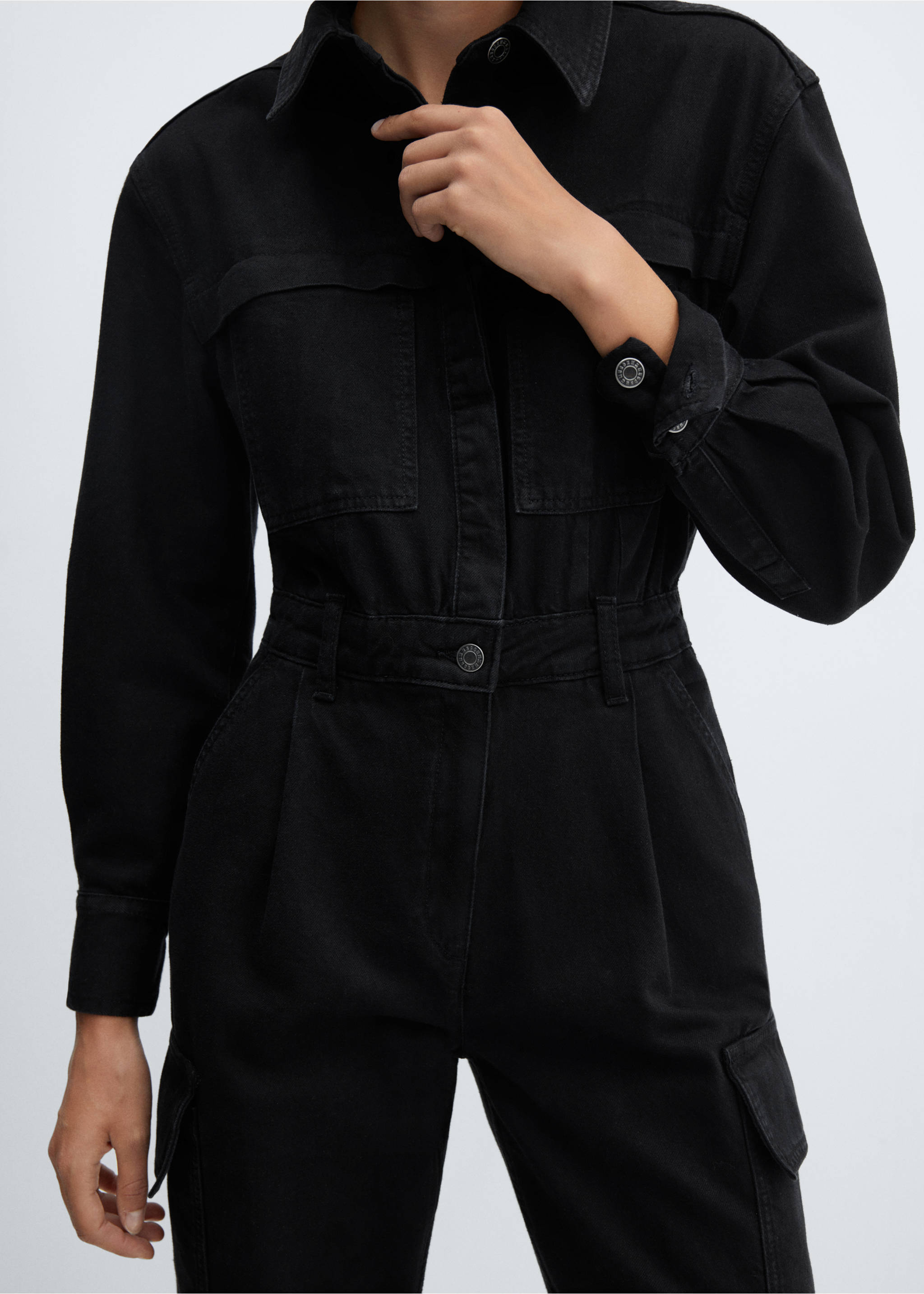 Denim cargo jumpsuit - Details of the article 6, Black denim. Ref: 57016716-00.