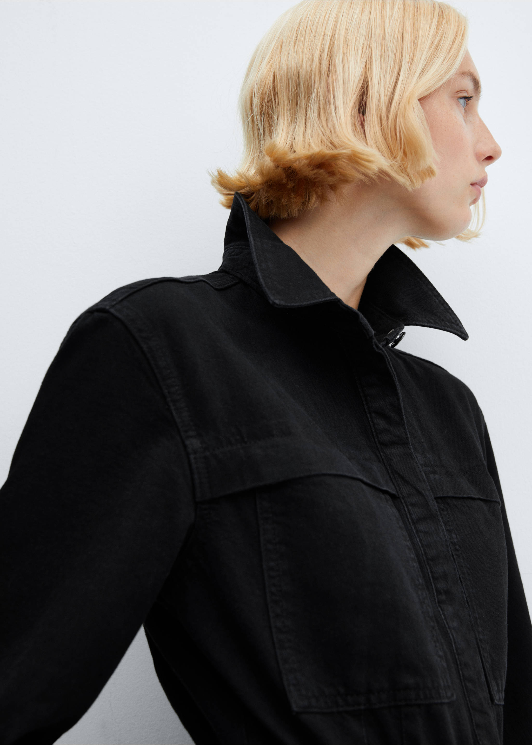 Denim cargo jumpsuit - Details of the article 2, Black denim. Ref: 57016716-00.